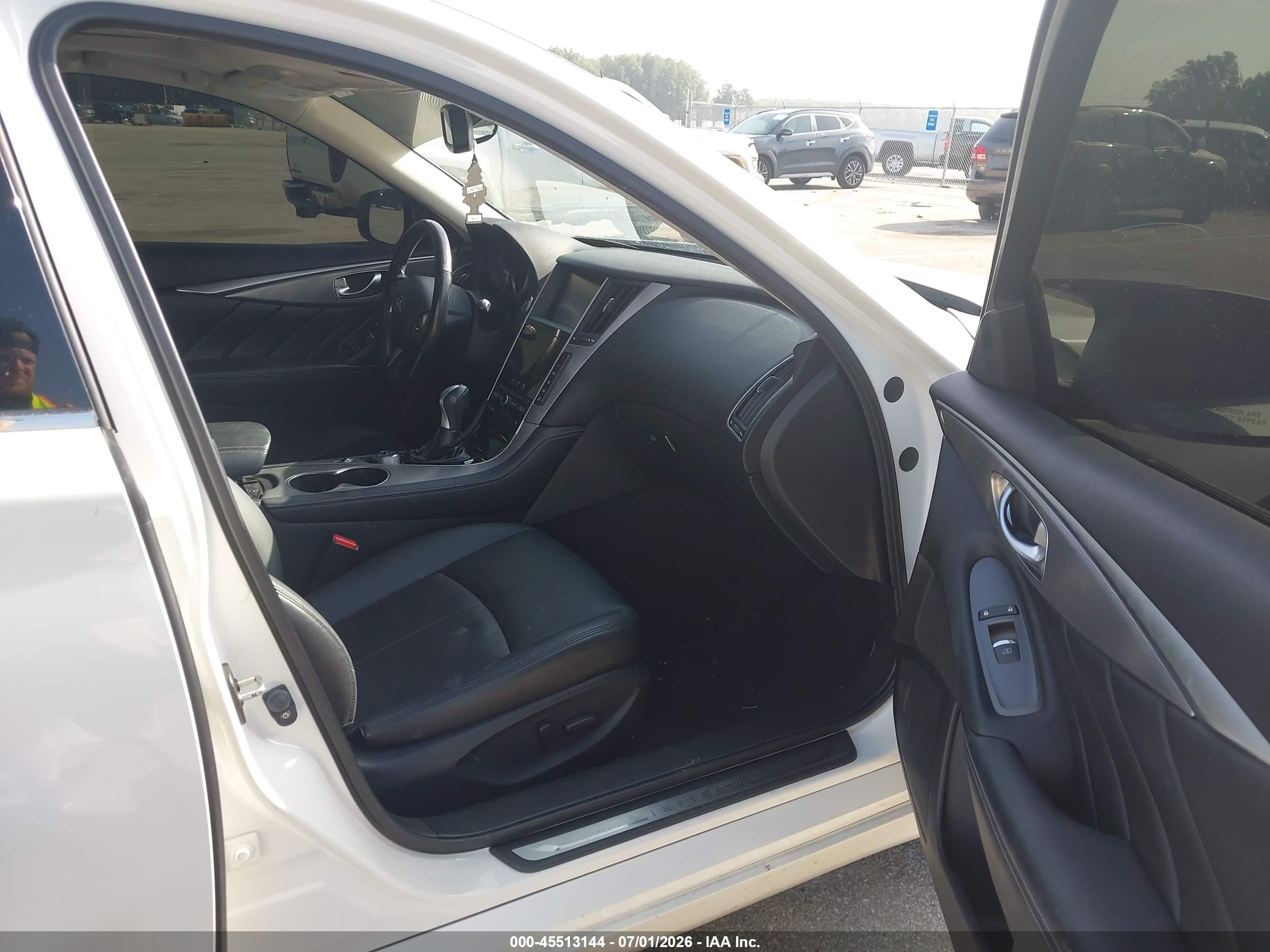 2015 Infiniti Q50 Premium White vin: JN1BV7AR3FM418587