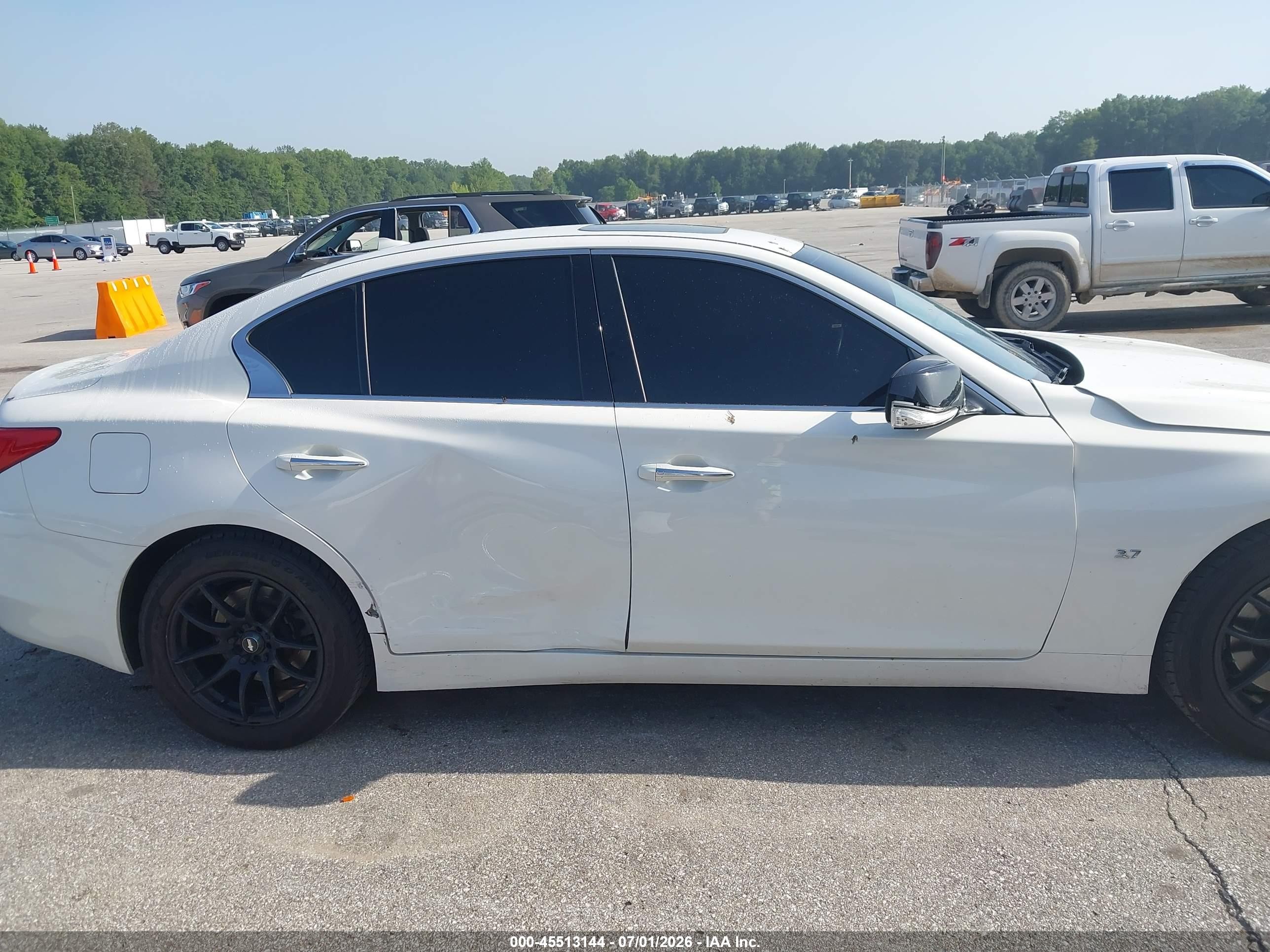 2015 Infiniti Q50 Premium White vin: JN1BV7AR3FM418587