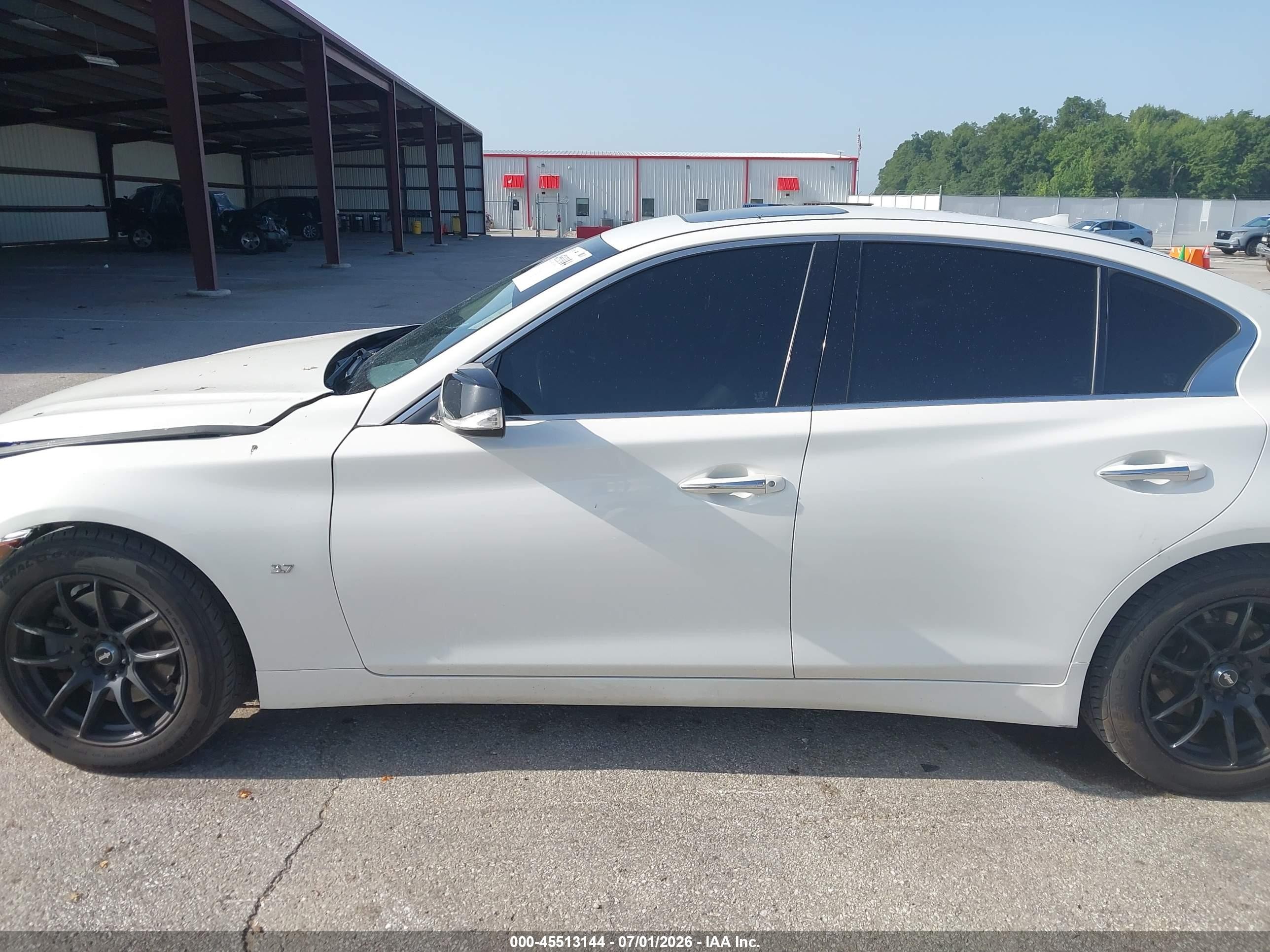 2015 Infiniti Q50 Premium White vin: JN1BV7AR3FM418587