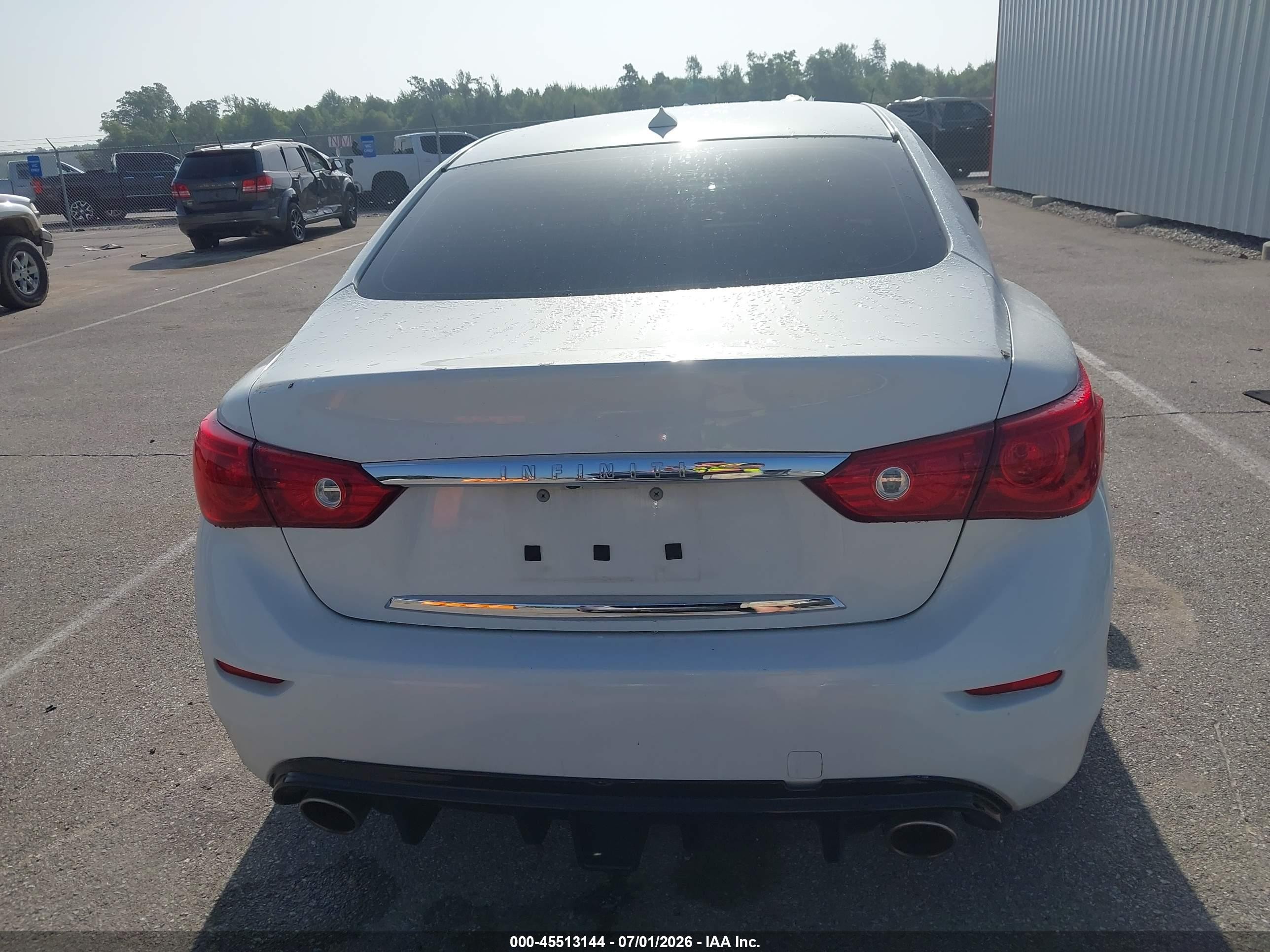 2015 Infiniti Q50 Premium White vin: JN1BV7AR3FM418587