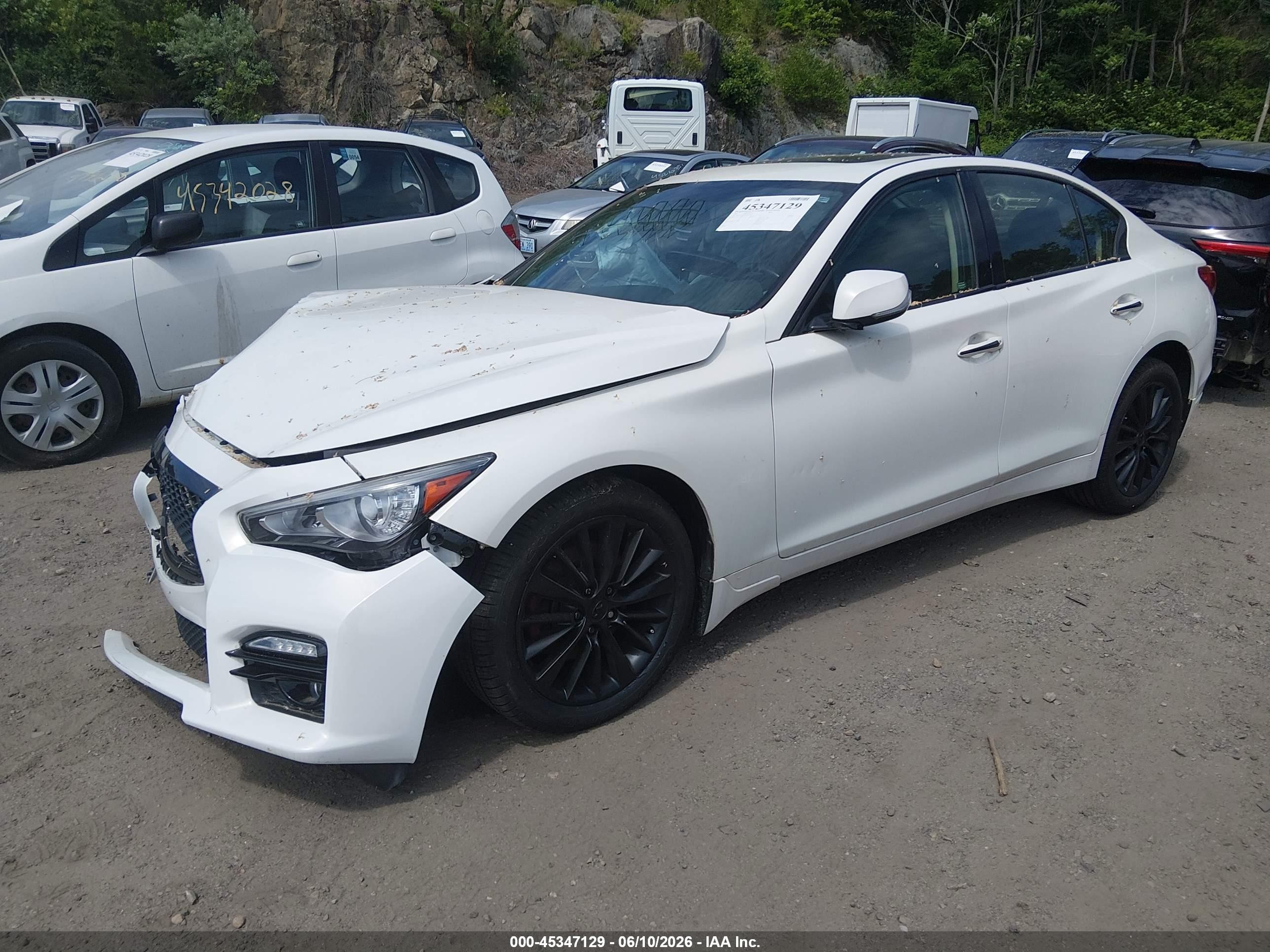 2015 Infiniti Q50 Premium White vin: JN1BV7AR3FM423093