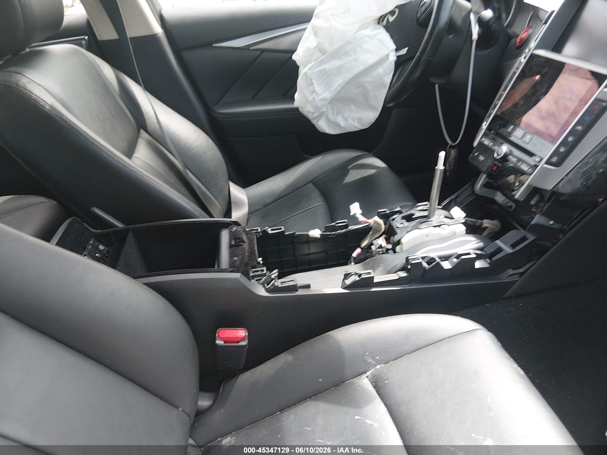 2015 Infiniti Q50 Premium White vin: JN1BV7AR3FM423093