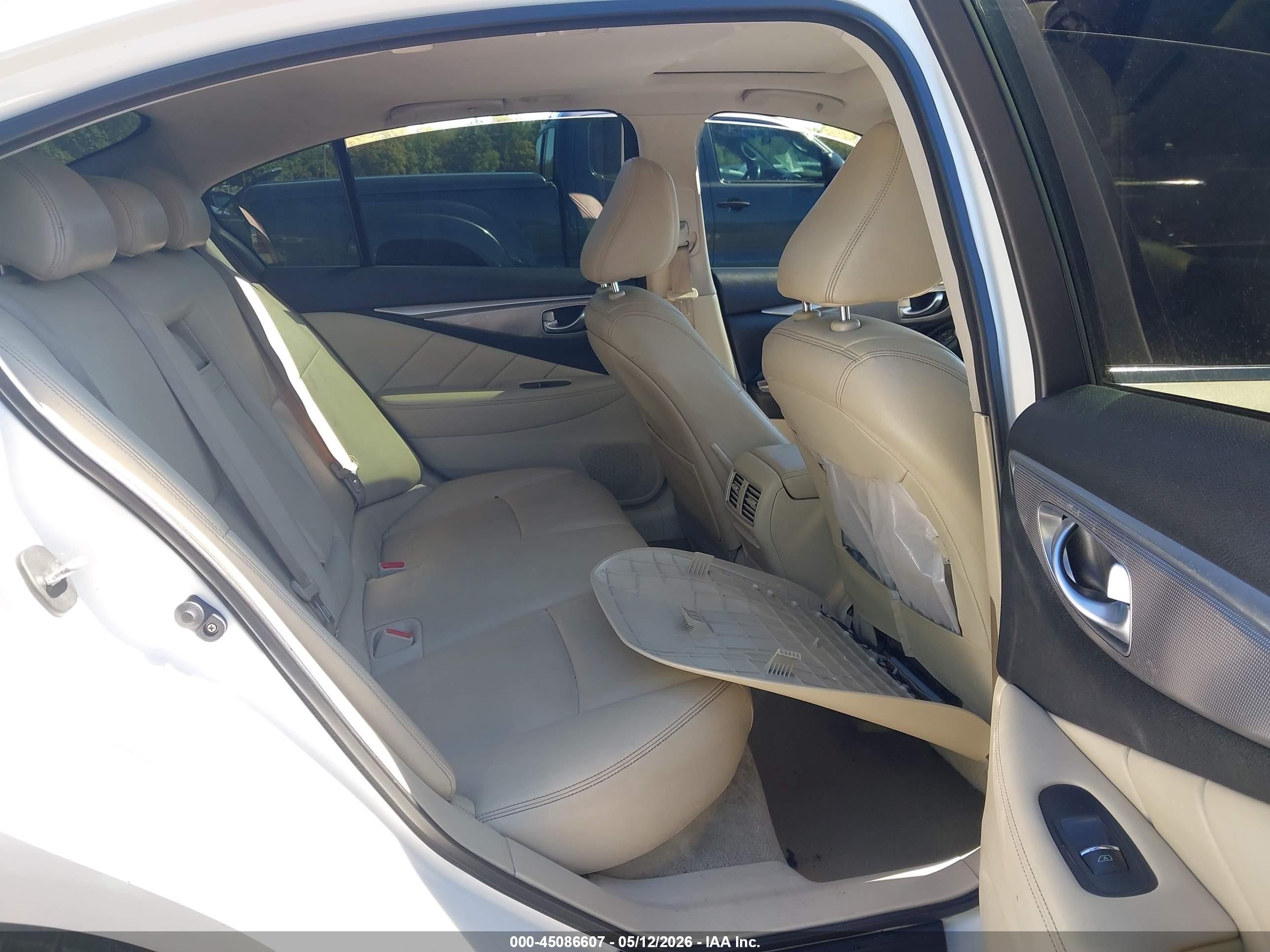 2014 Infiniti Q50 Premium White vin: JN1BV7AR4EM688460