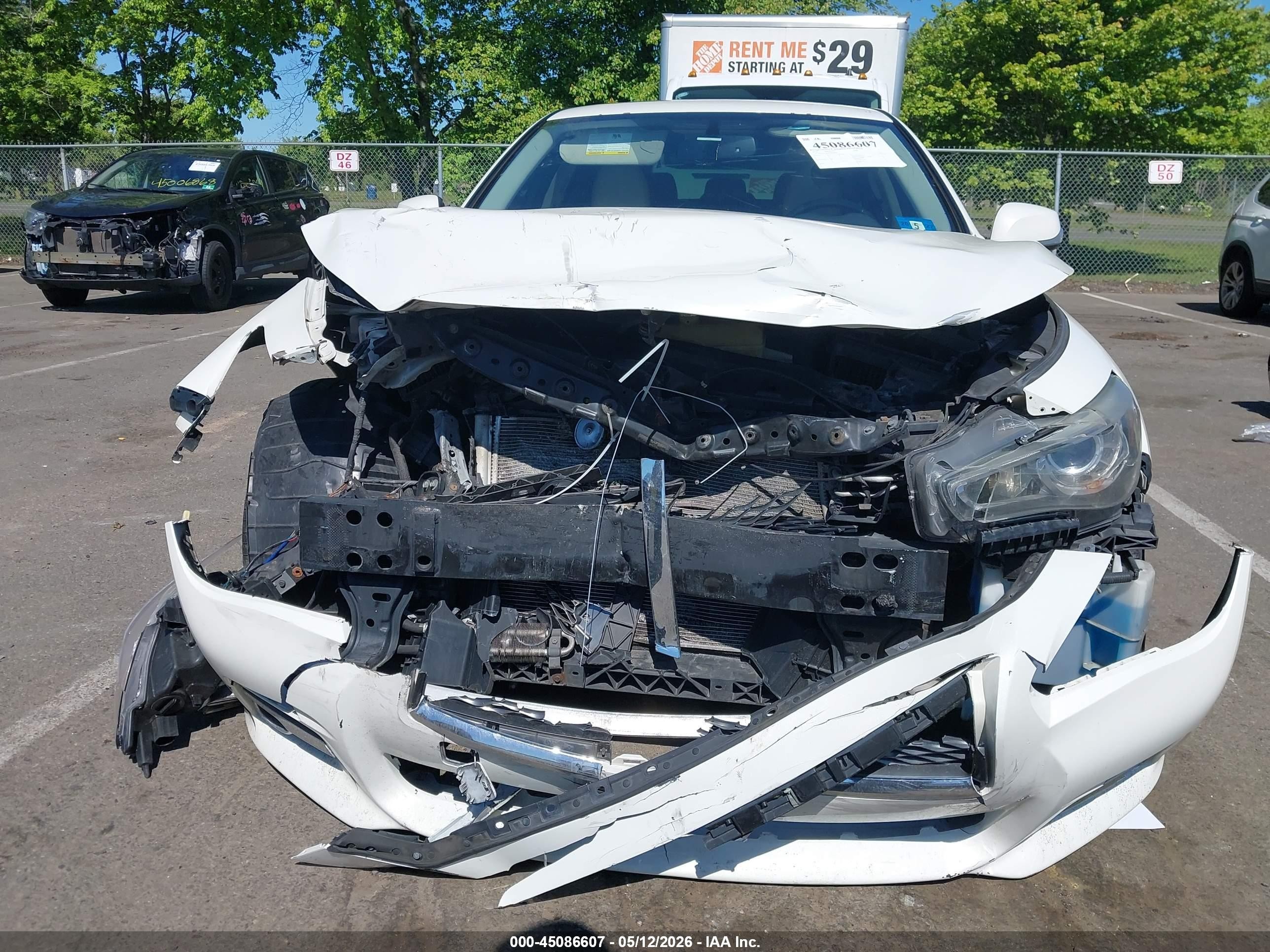 2014 Infiniti Q50 Premium White vin: JN1BV7AR4EM688460