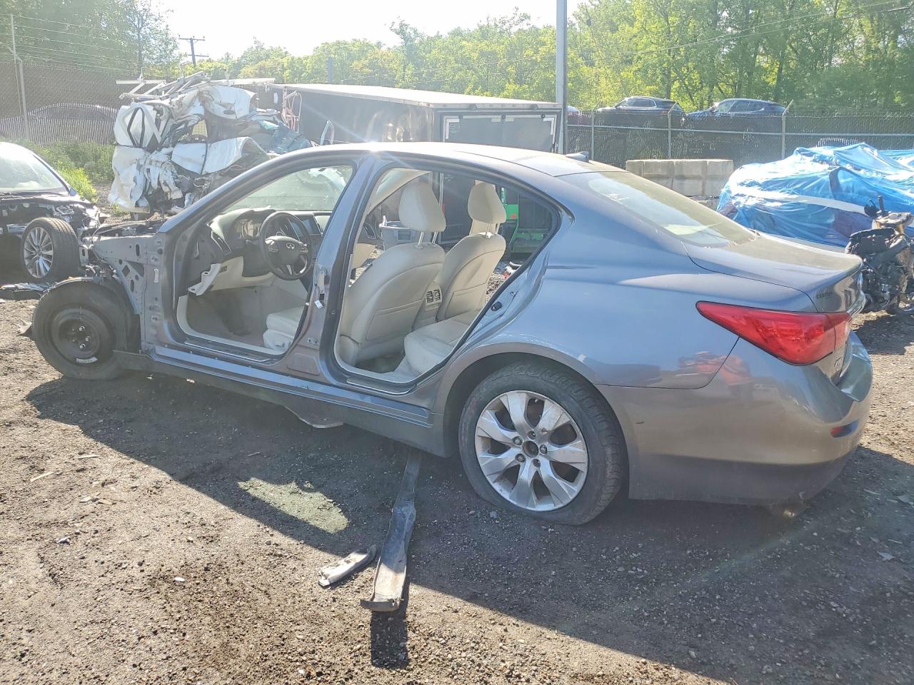 2014 Infiniti Q50 Base Gray vin: JN1BV7AR4EM703099