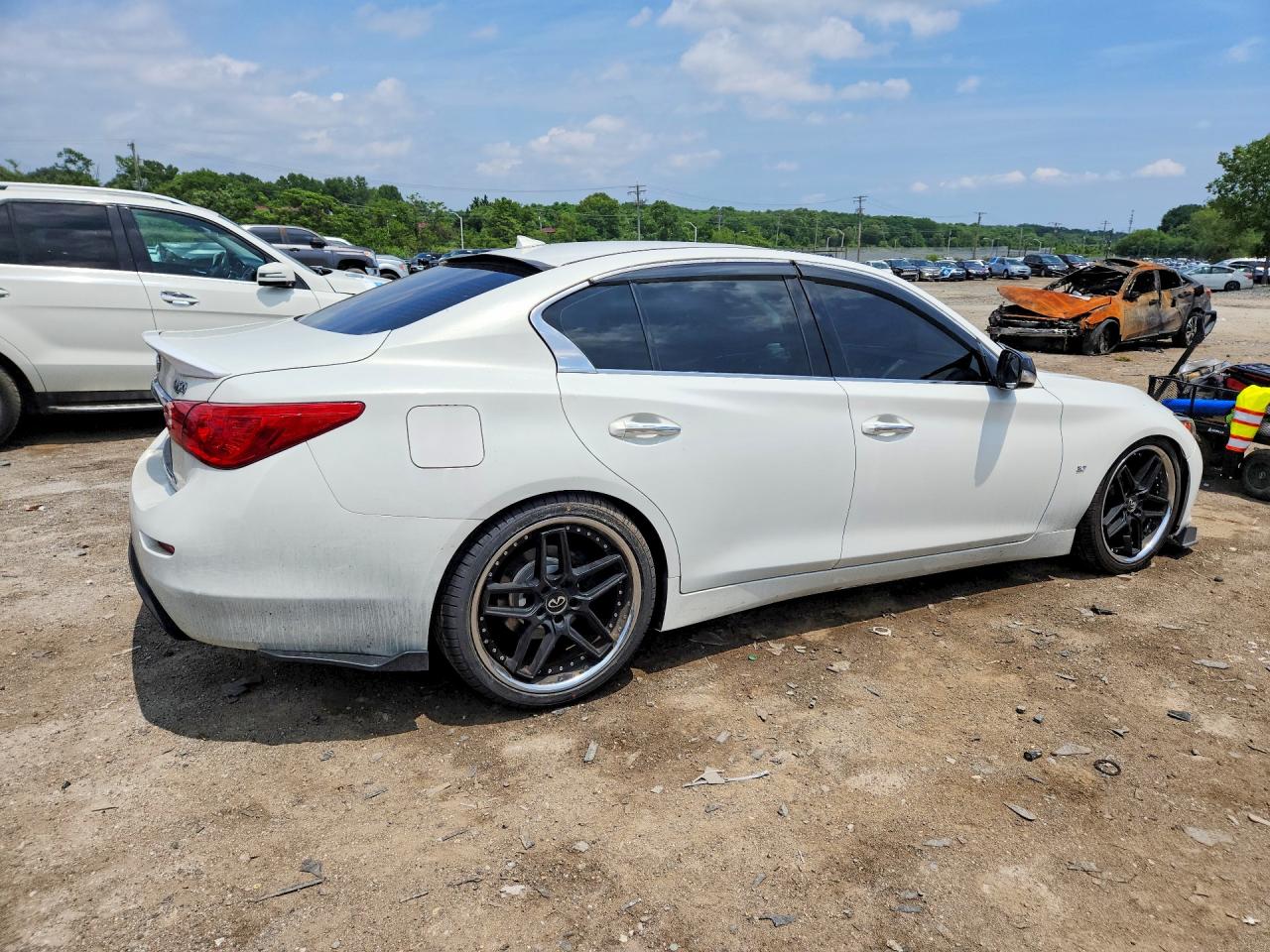 2015 Infiniti Q50 Premium White vin: JN1BV7AR4FM400499