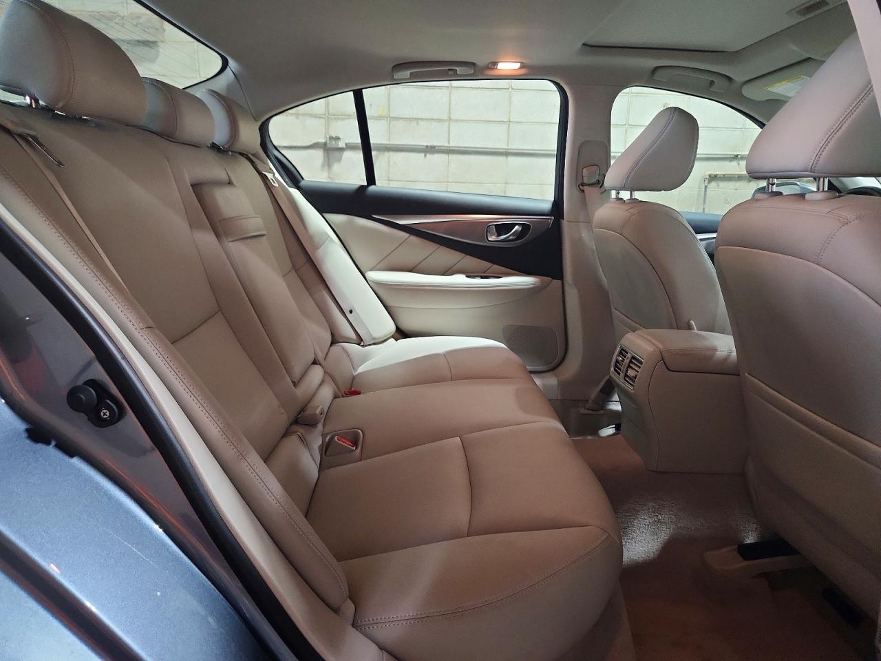 2015 Infiniti Q50 Premium Blue vin: JN1BV7AR4FM404620