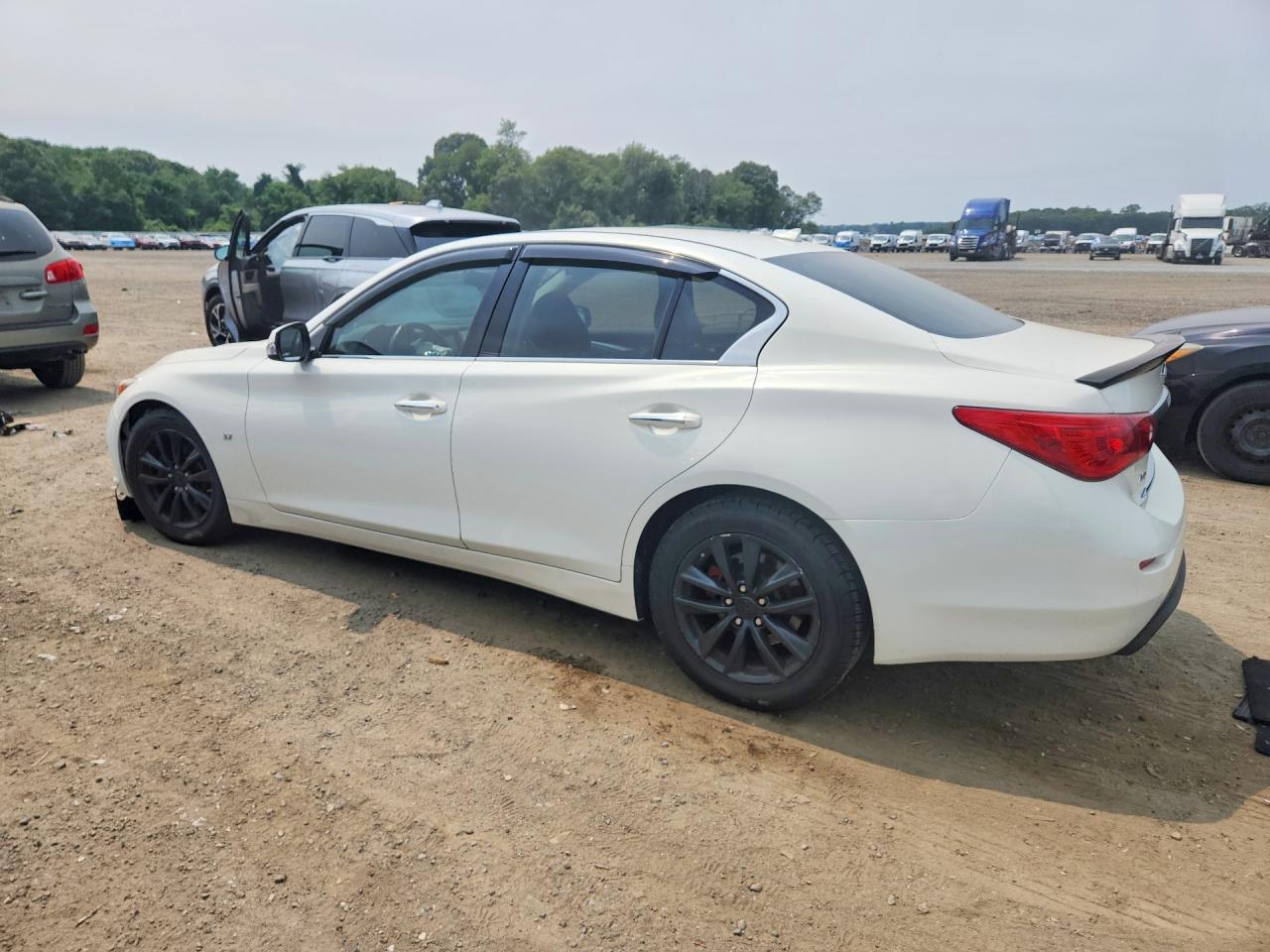 2015 Infiniti Q50 Base White vin: JN1BV7AR4FM406061