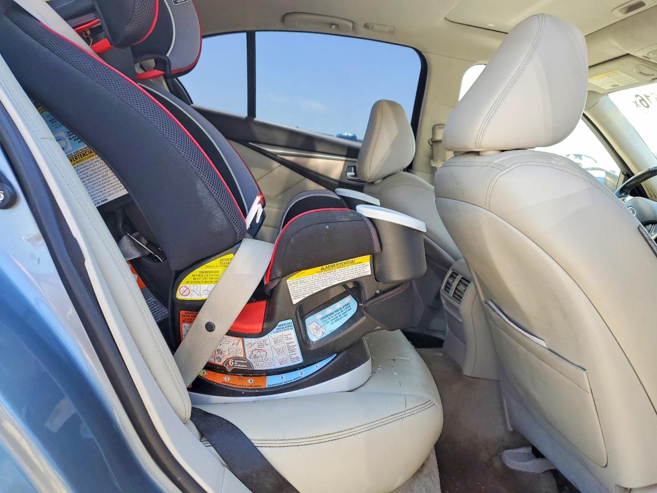 2015 Infiniti Q50 Base Серебряный vin: JN1BV7AR4FM406173
