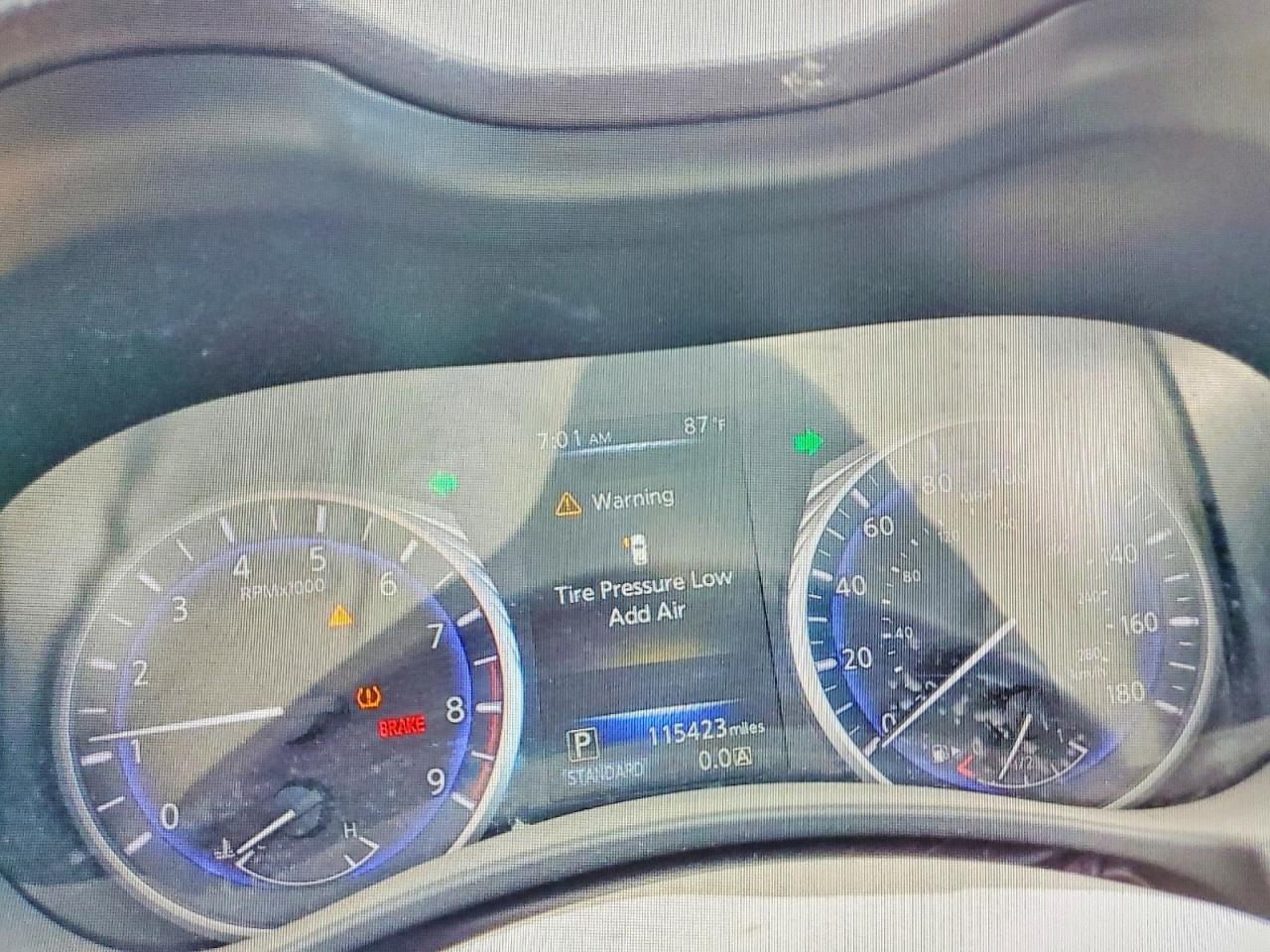 2015 Infiniti Q50 Base Серебряный vin: JN1BV7AR4FM406173