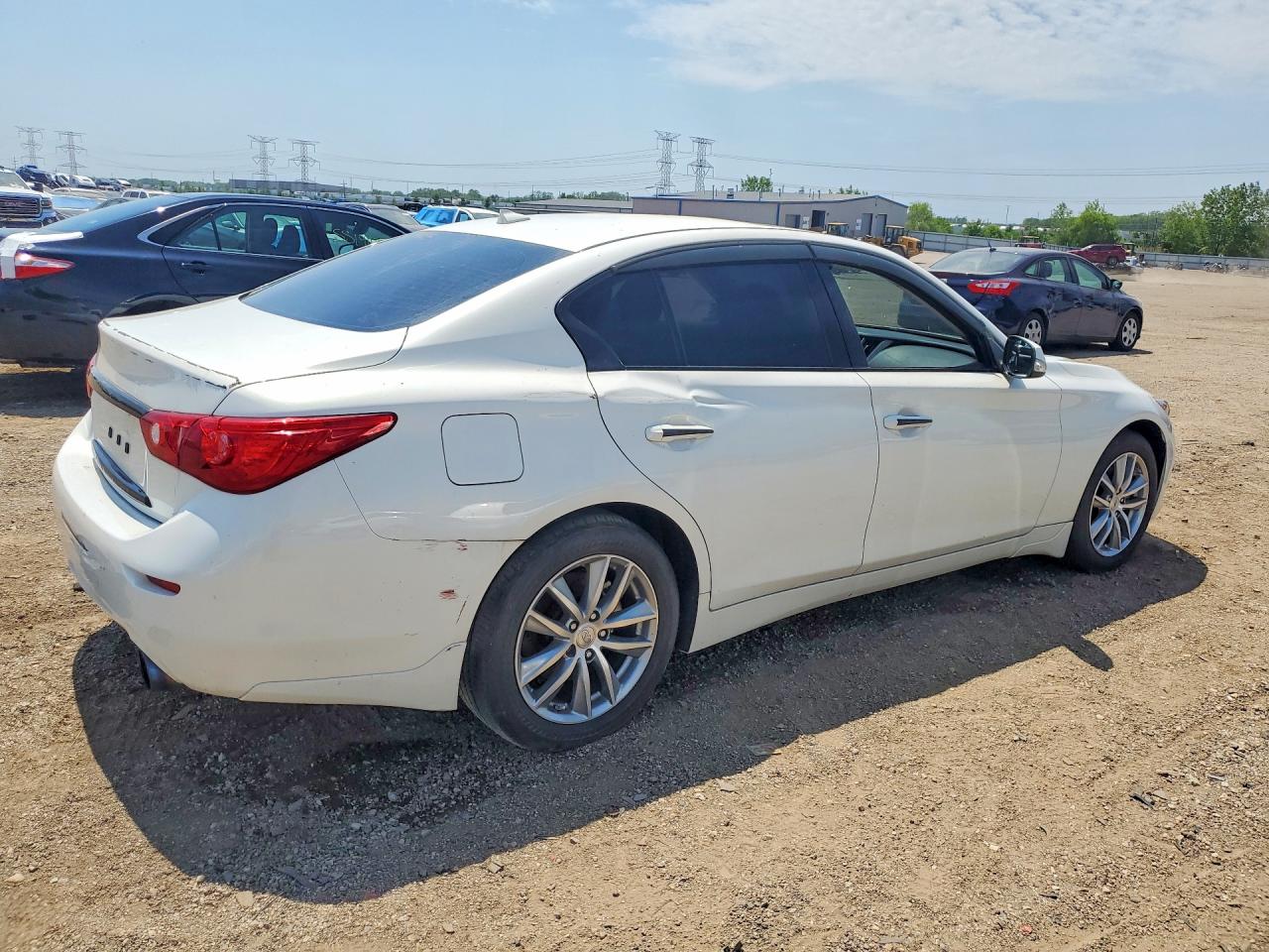 2015 Infiniti Q50 Premium Белый vin: JN1BV7AR4FM407310