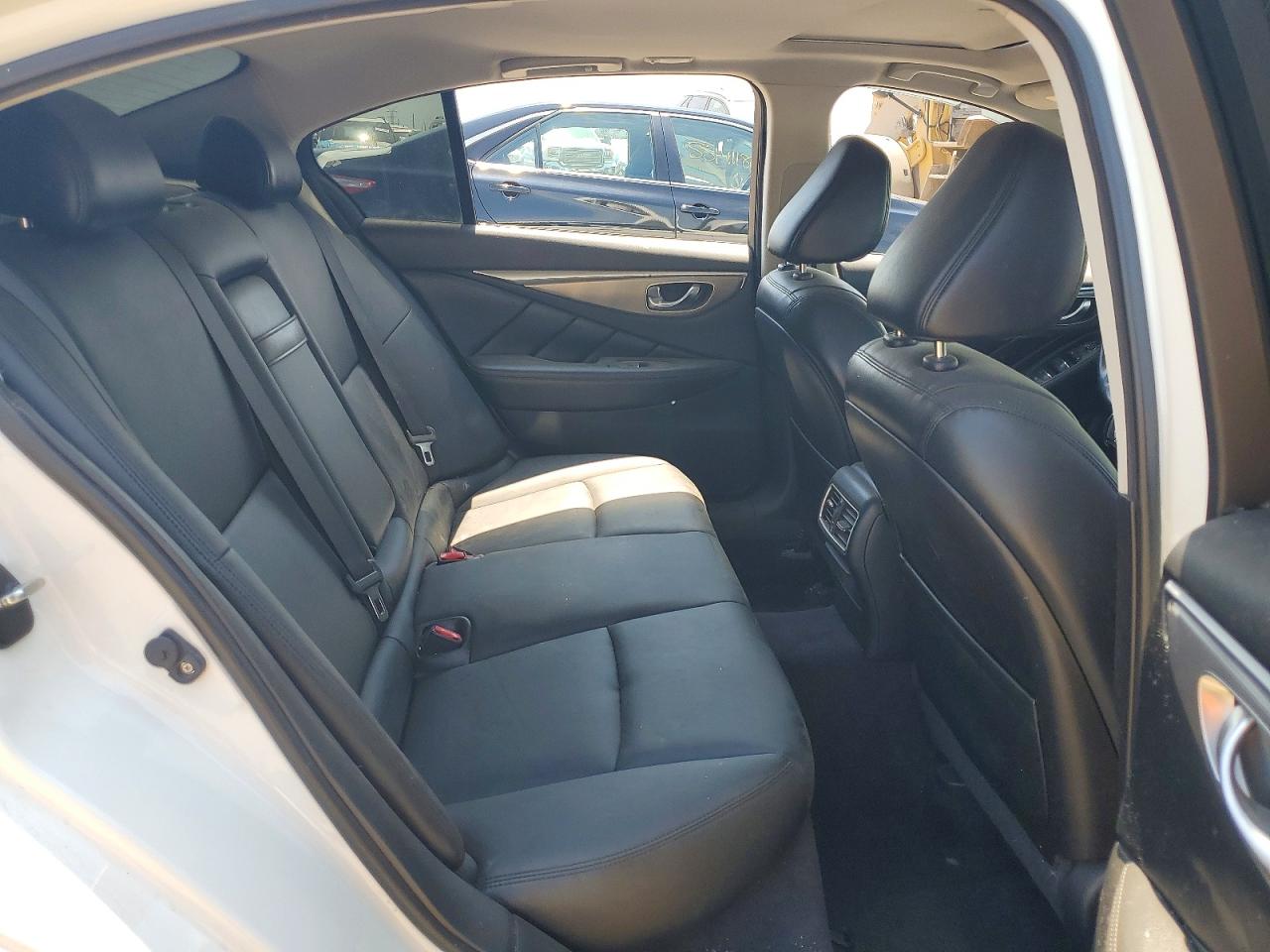 2015 Infiniti Q50 Premium Белый vin: JN1BV7AR4FM407310