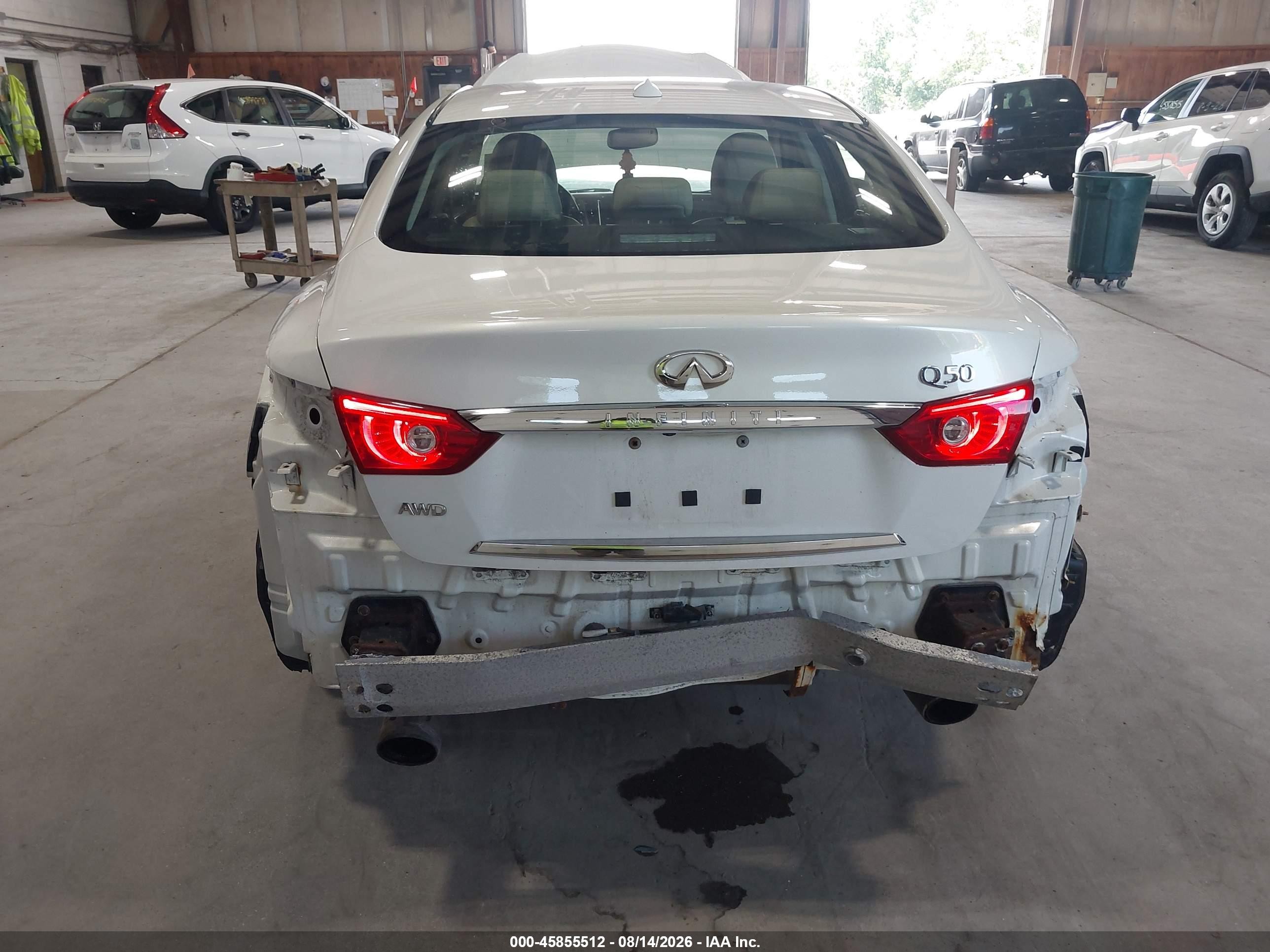2015 Infiniti Q50 Premium Белый vin: JN1BV7AR4FM420039