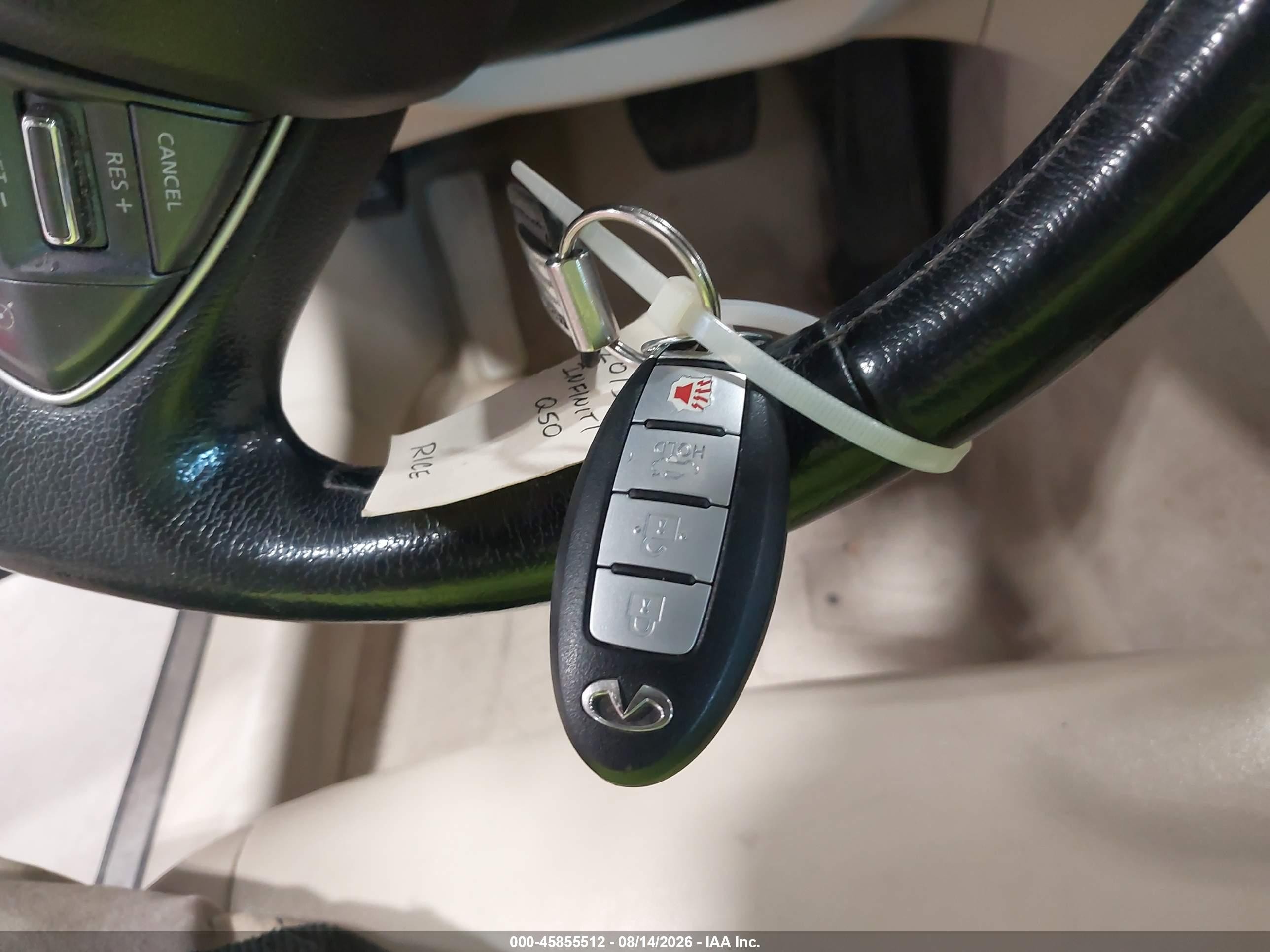 2015 Infiniti Q50 Premium Белый vin: JN1BV7AR4FM420039