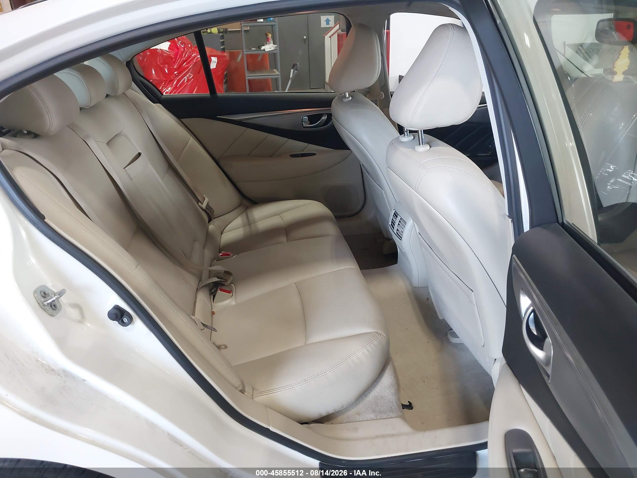 2015 Infiniti Q50 Premium Белый vin: JN1BV7AR4FM420039