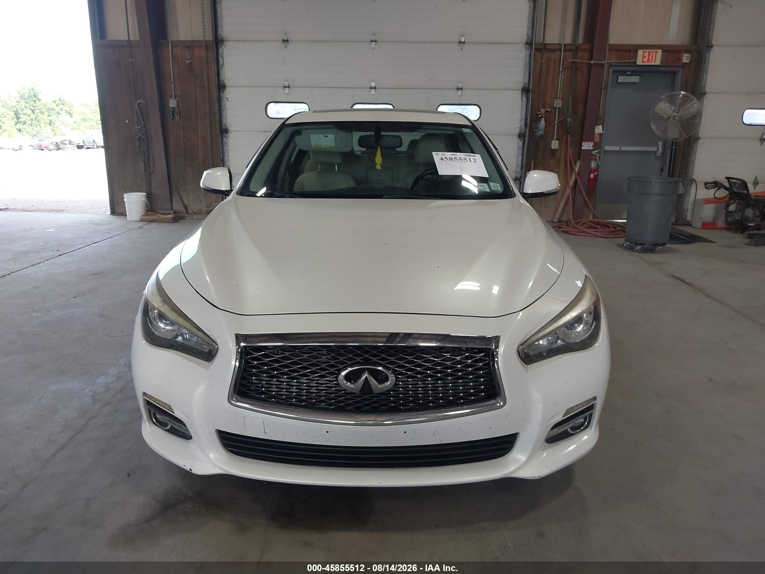 2015 Infiniti Q50 Premium Белый vin: JN1BV7AR4FM420039