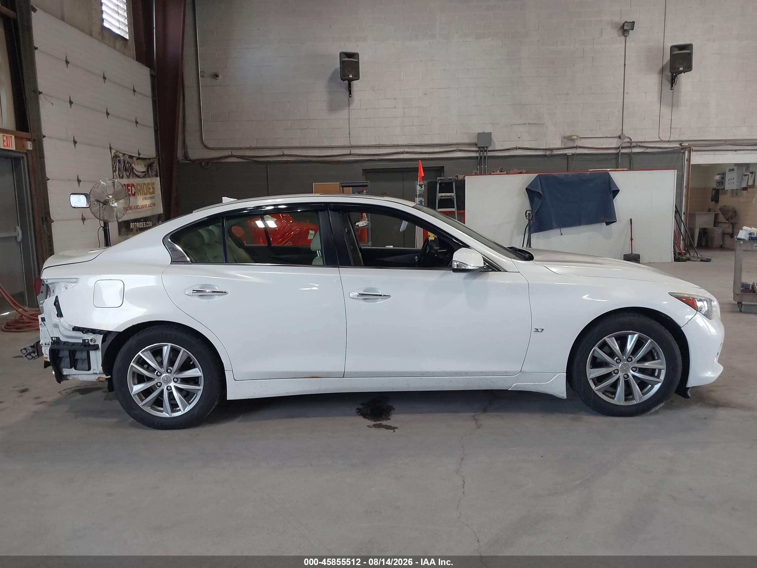 2015 Infiniti Q50 Premium Белый vin: JN1BV7AR4FM420039