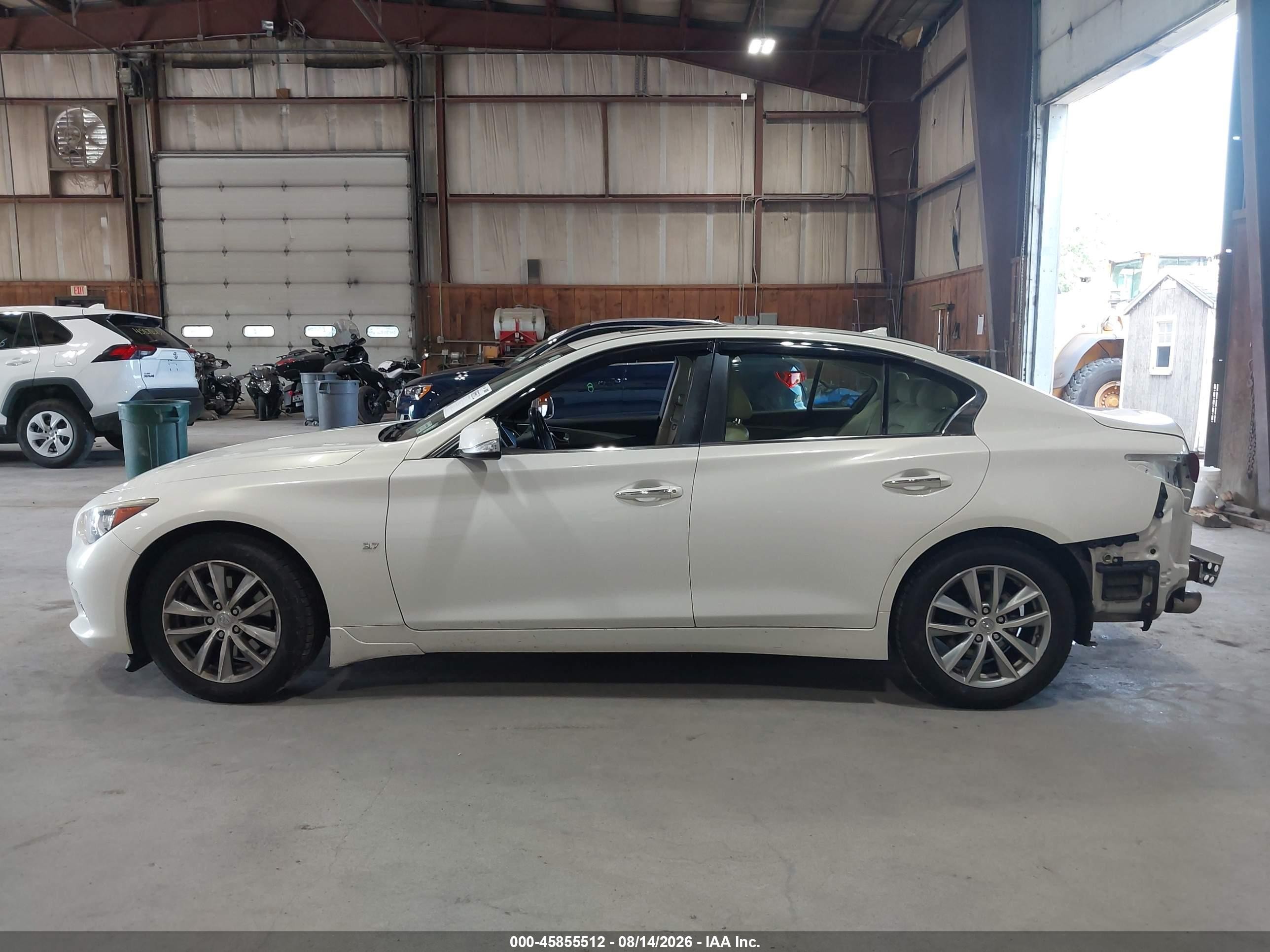 2015 Infiniti Q50 Premium Белый vin: JN1BV7AR4FM420039