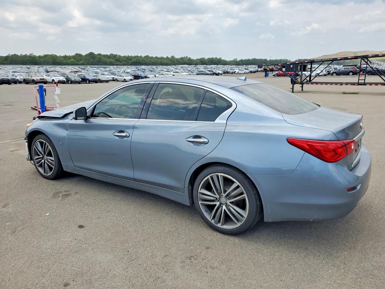 2014 Infiniti Q50 Base Silver vin: JN1BV7AR5EM682635