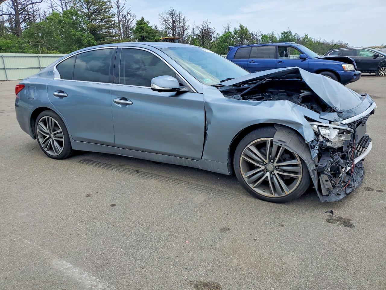 2014 Infiniti Q50 Base Silver vin: JN1BV7AR5EM682635
