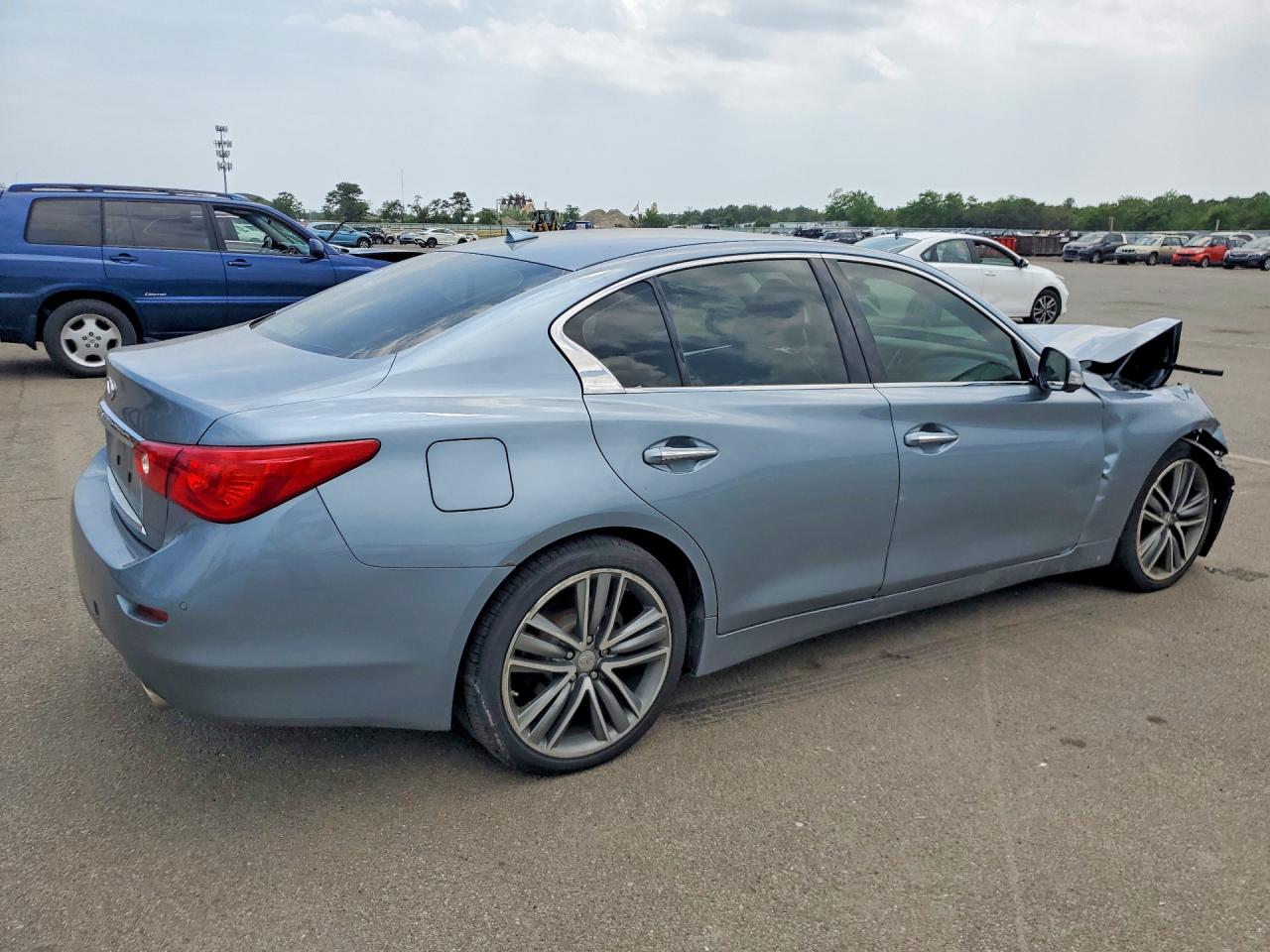 2014 Infiniti Q50 Base Silver vin: JN1BV7AR5EM682635
