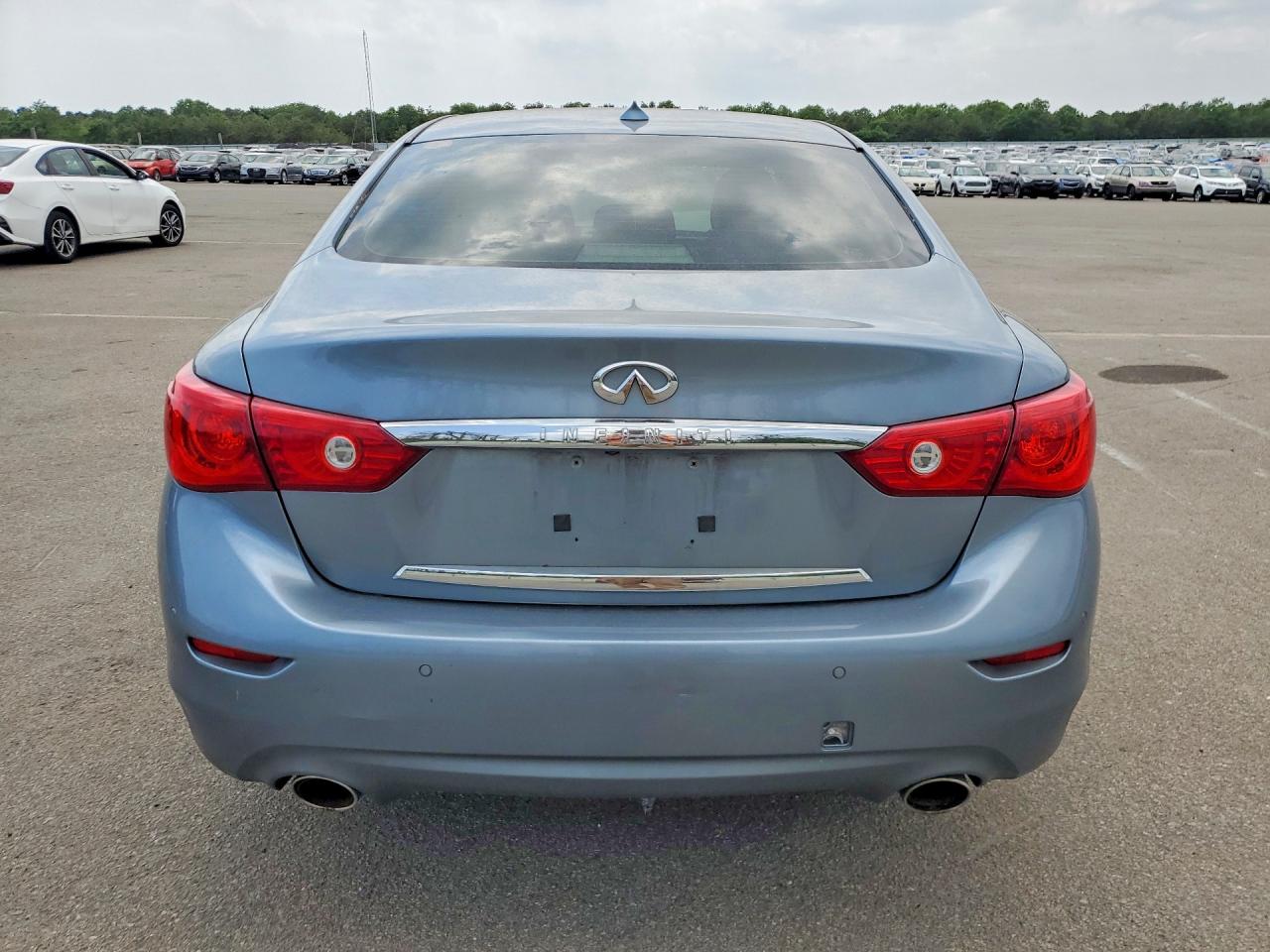 2014 Infiniti Q50 Base Silver vin: JN1BV7AR5EM682635