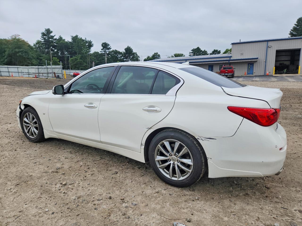 2014 Infiniti Q50 Base White vin: JN1BV7AR5EM683736