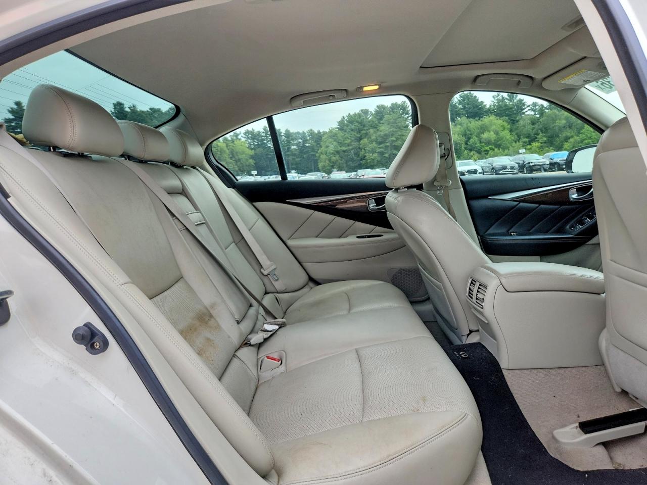 2014 Infiniti Q50 Base White vin: JN1BV7AR5EM683736
