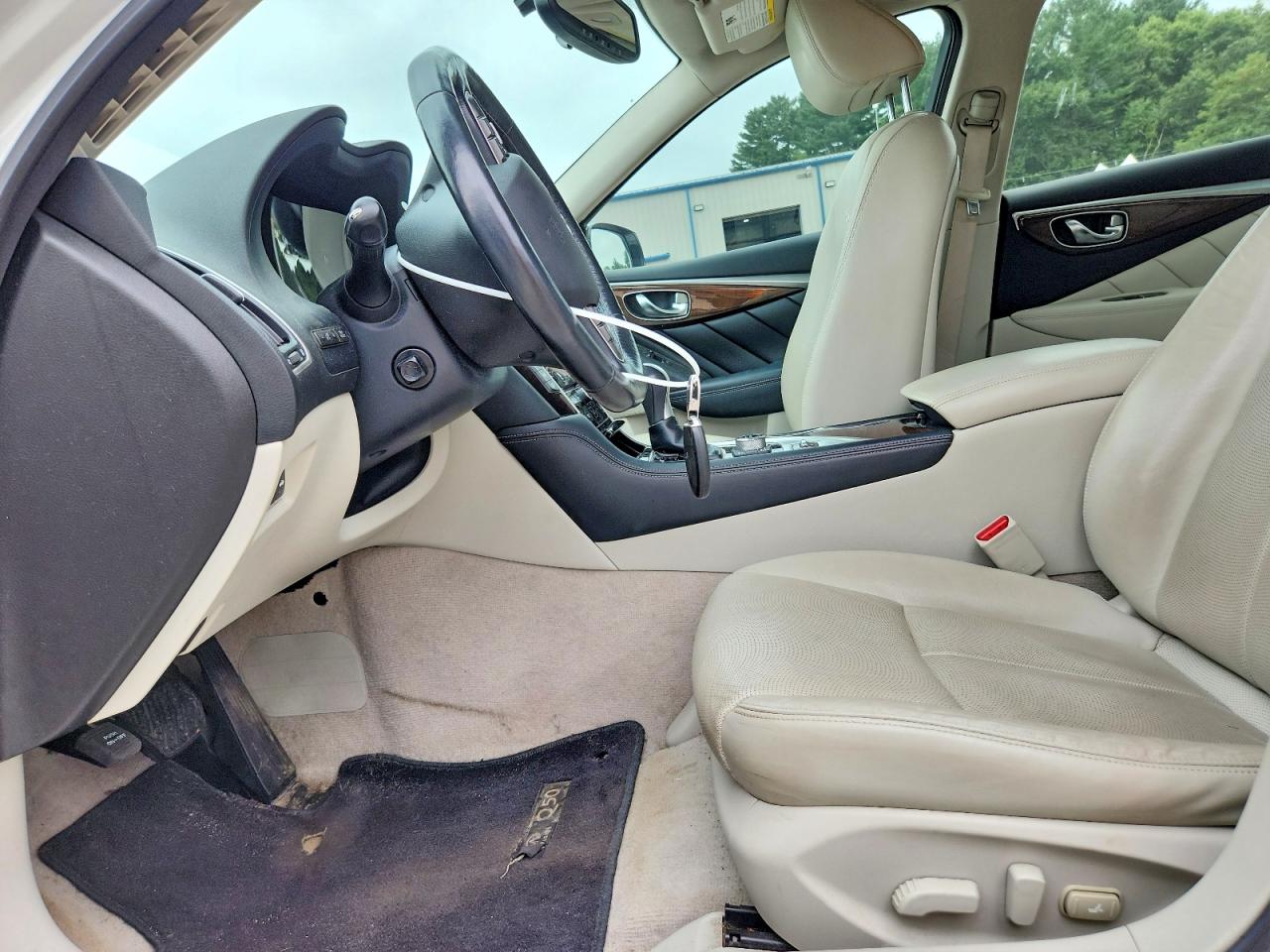 2014 Infiniti Q50 Base White vin: JN1BV7AR5EM683736