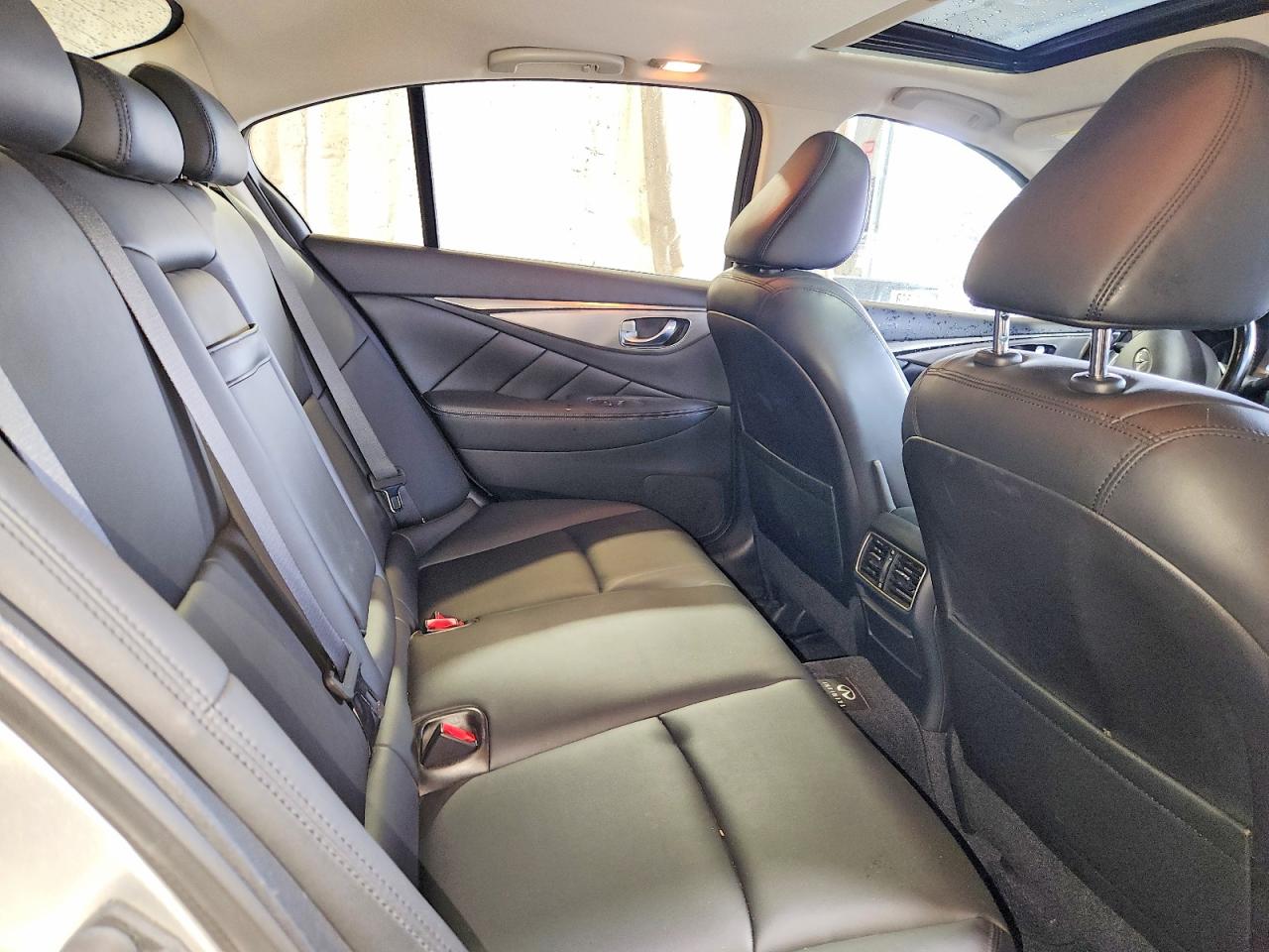 2014 Infiniti Q50 Premium Silver vin: JN1BV7AR5EM699919