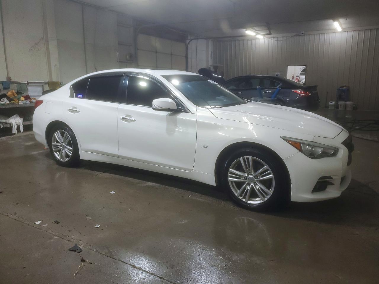 2014 Infiniti Q50 Premium Белый vin: JN1BV7AR5EM701183