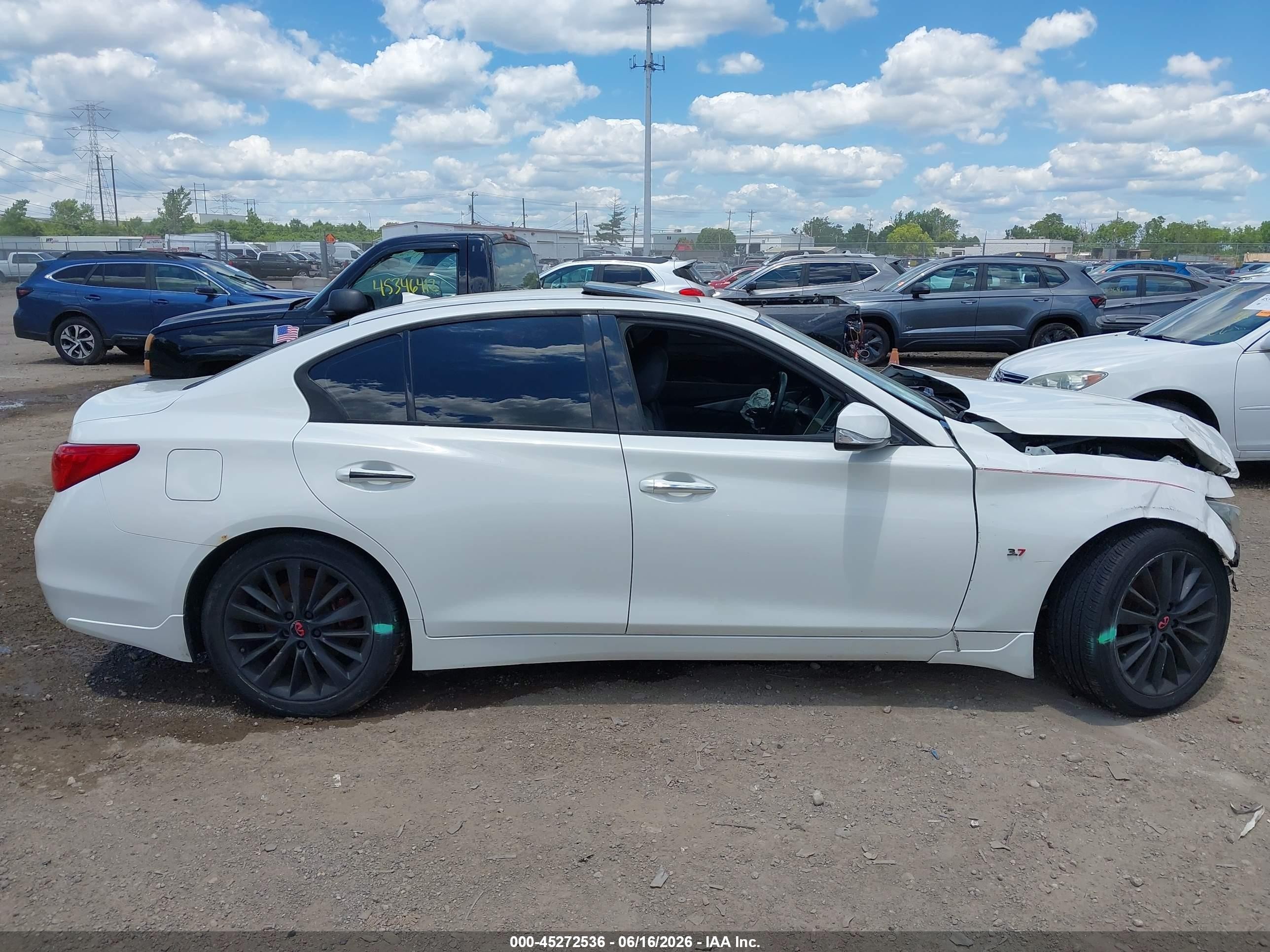 2014 Infiniti Q50 Premium Белый vin: JN1BV7AR5EM707405