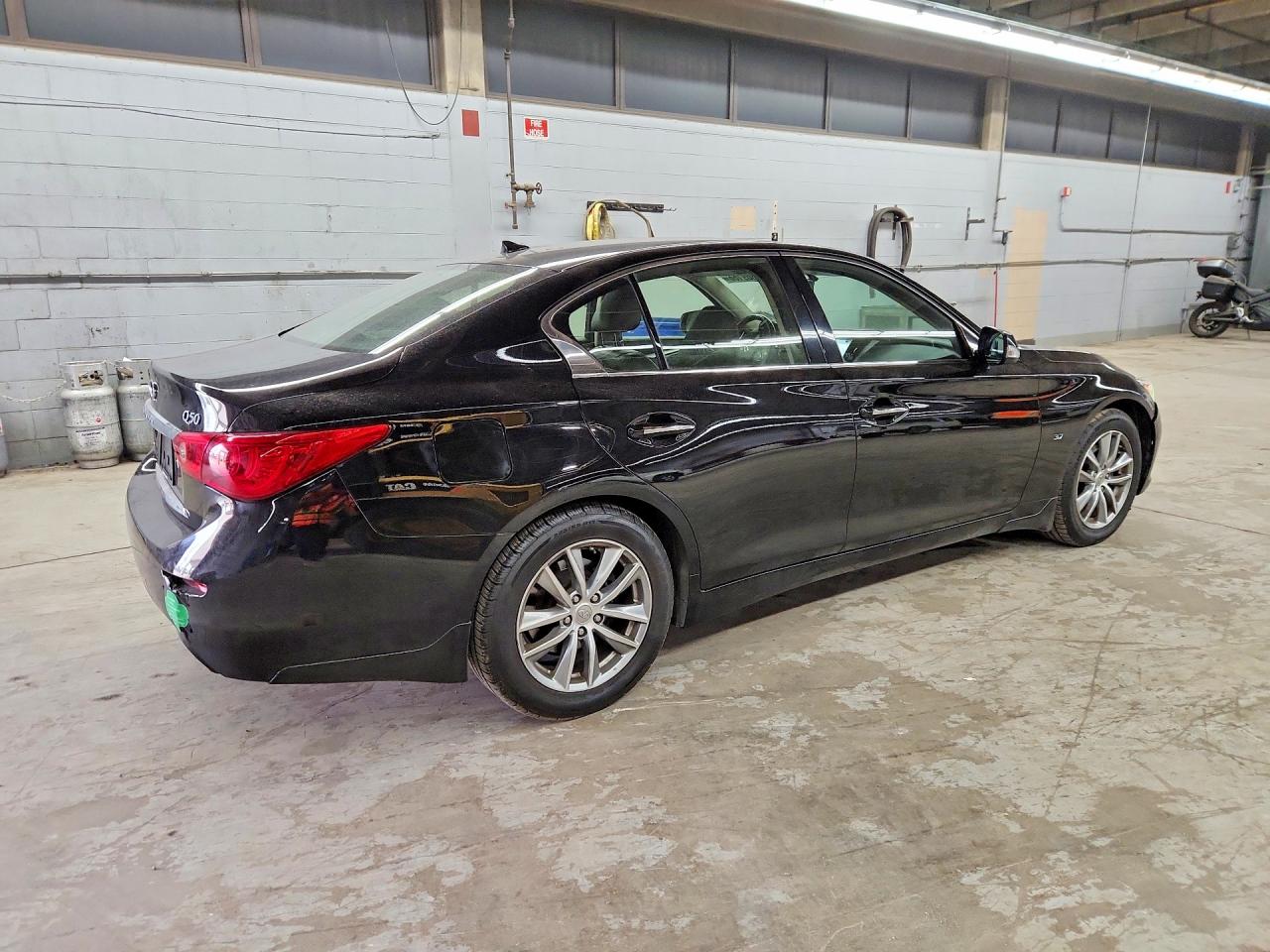 2015 Infiniti Q50 Premium Black vin: JN1BV7AR5FM390372