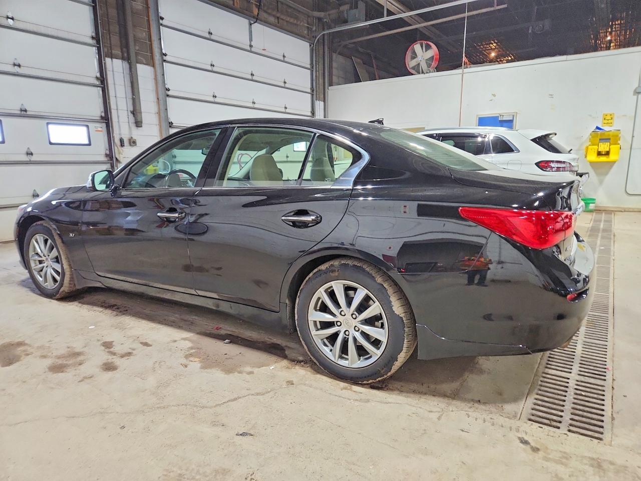 2015 Infiniti Q50 Premium Black vin: JN1BV7AR5FM391022