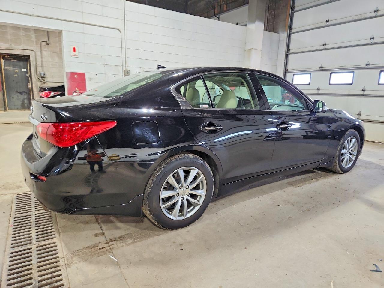 2015 Infiniti Q50 Premium Black vin: JN1BV7AR5FM391022