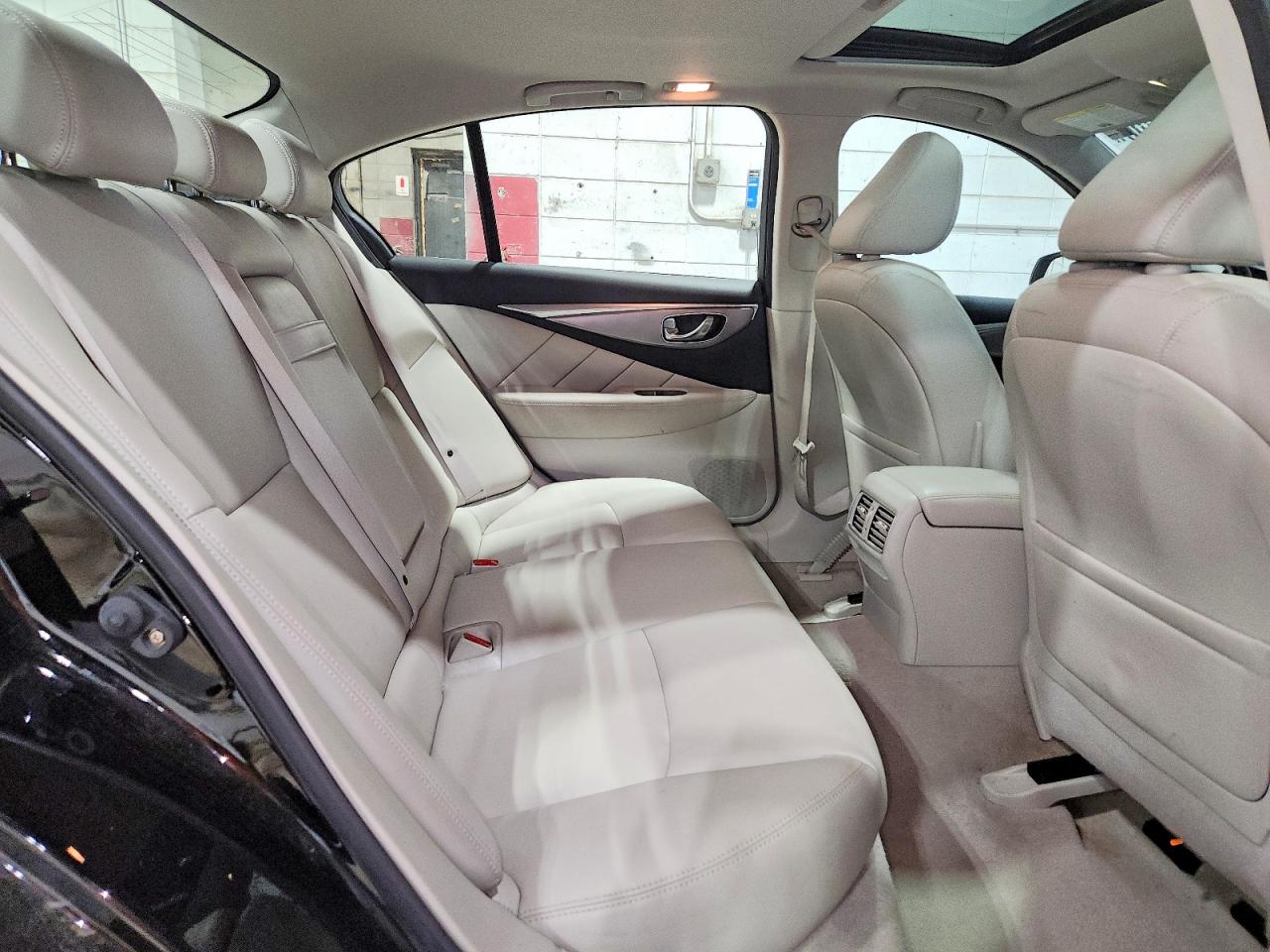 2015 Infiniti Q50 Premium Black vin: JN1BV7AR5FM391022