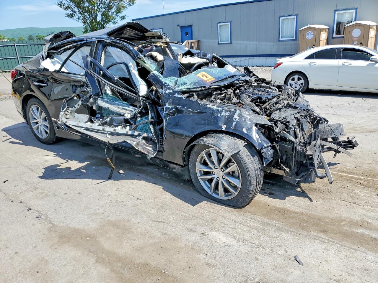 2015 Infiniti Q50 Premium Черный vin: JN1BV7AR5FM392168