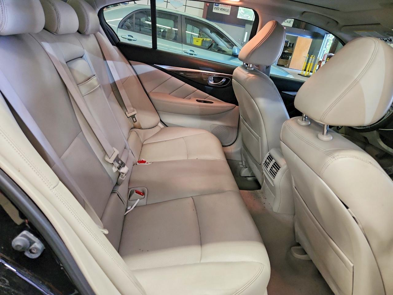 2015 Infiniti Q50 Premium Black vin: JN1BV7AR5FM397676