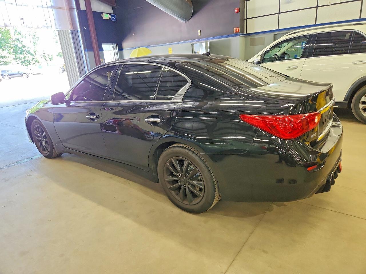 2015 Infiniti Q50 Premium Black vin: JN1BV7AR5FM397676