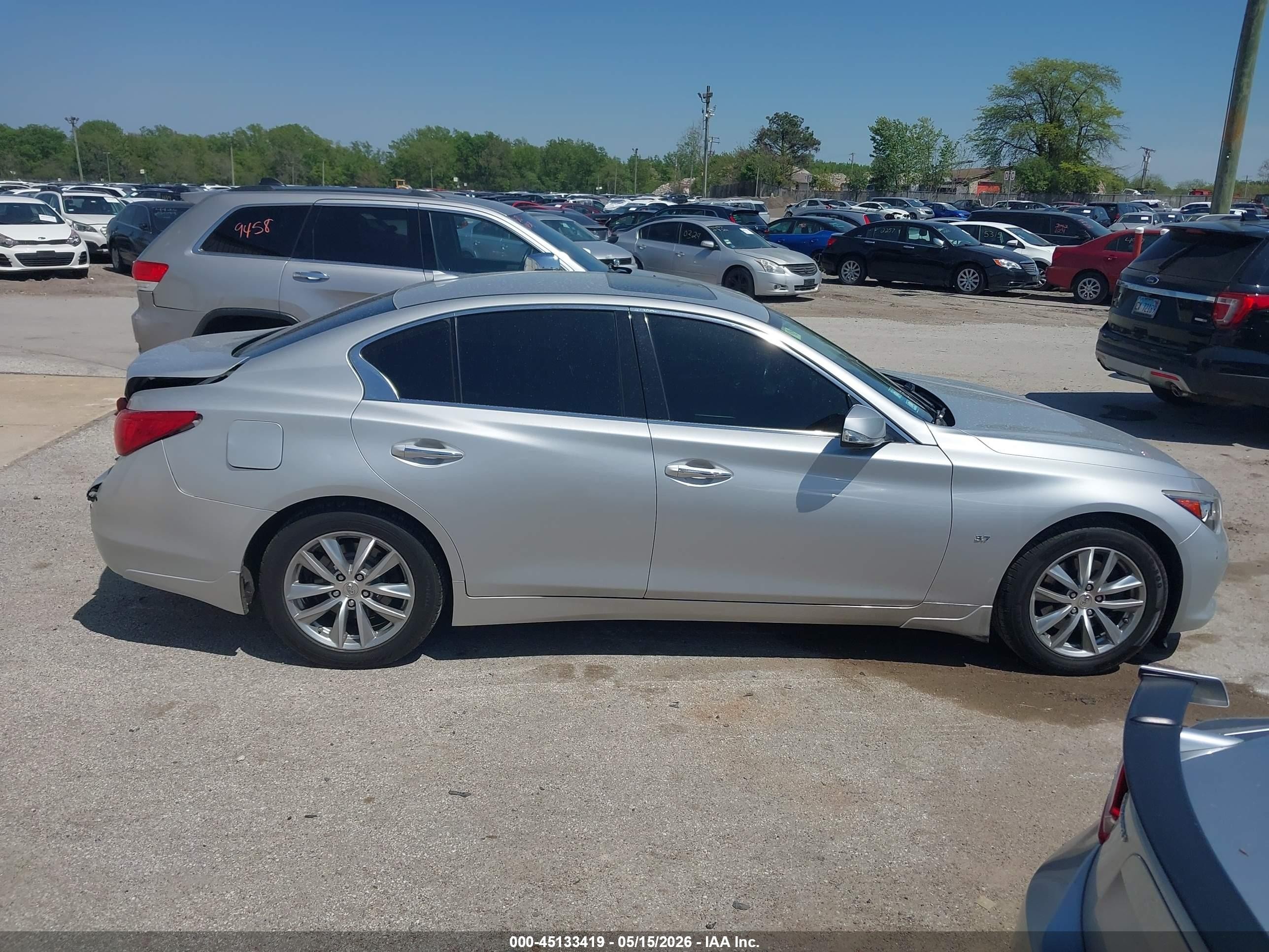 2015 Infiniti Q50 Premium Серебряный vin: JN1BV7AR5FM399542