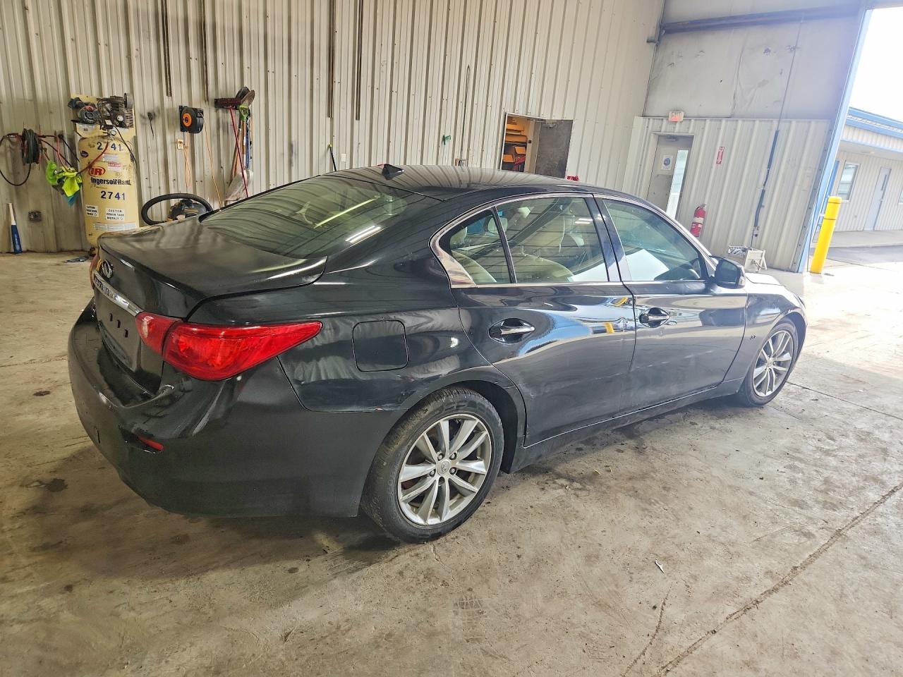 2015 Infiniti Q50 Premium Black vin: JN1BV7AR5FM399671