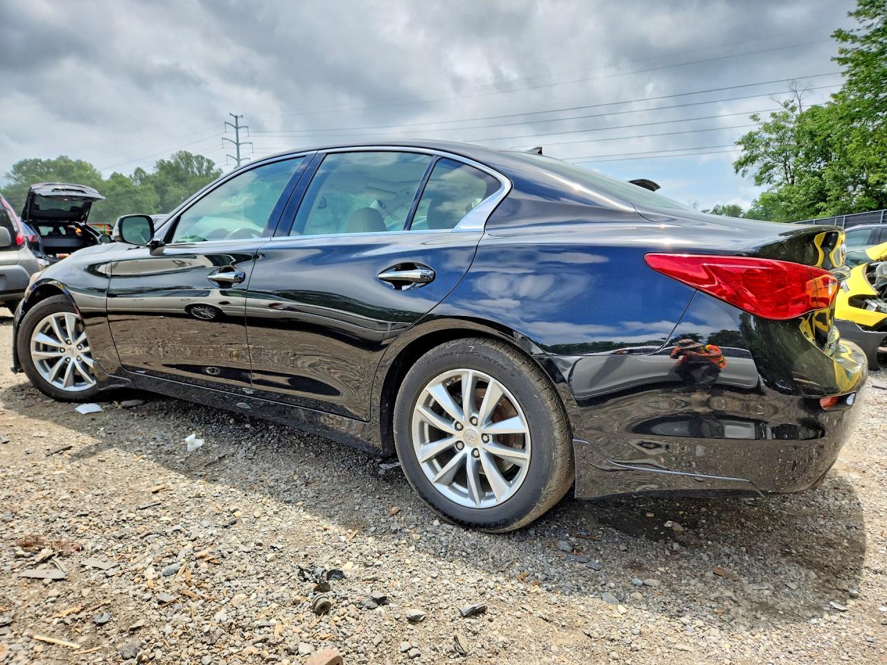 2015 Infiniti Q50 Premium Black vin: JN1BV7AR5FM403556