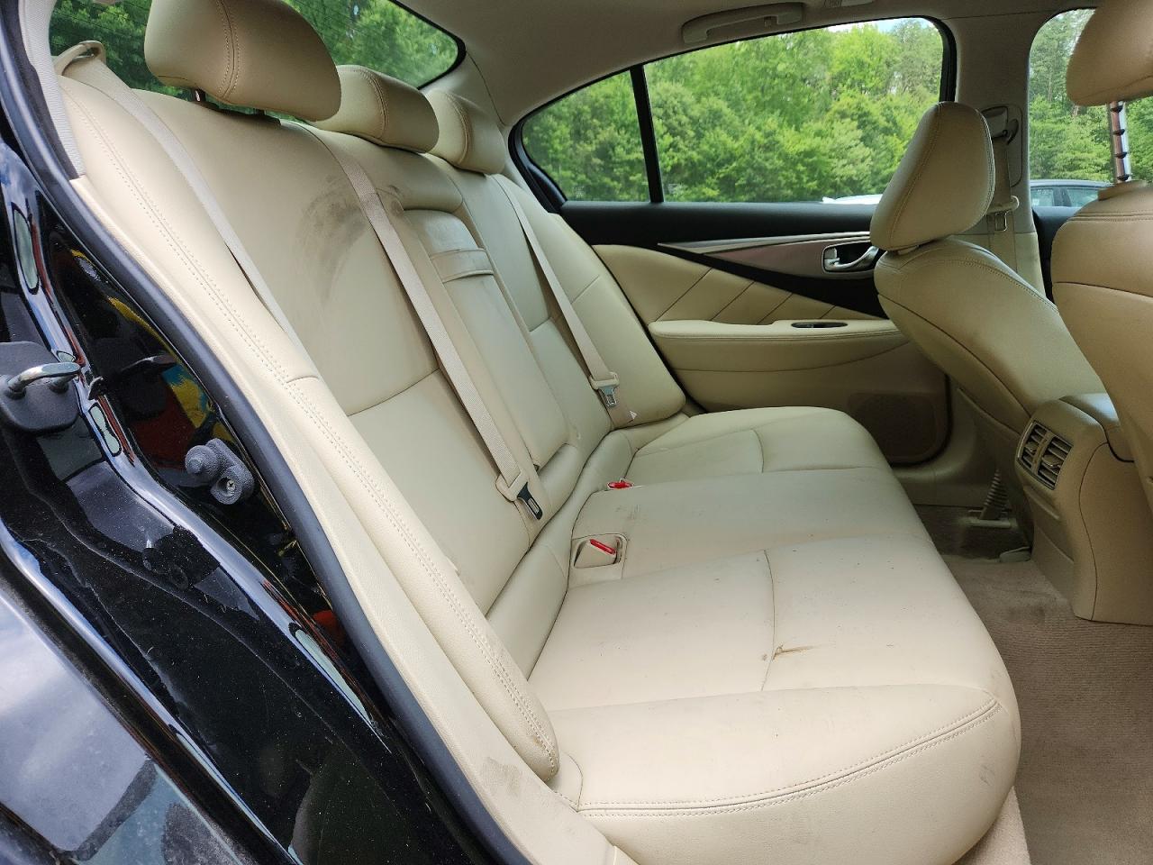 2015 Infiniti Q50 Premium Black vin: JN1BV7AR5FM403556
