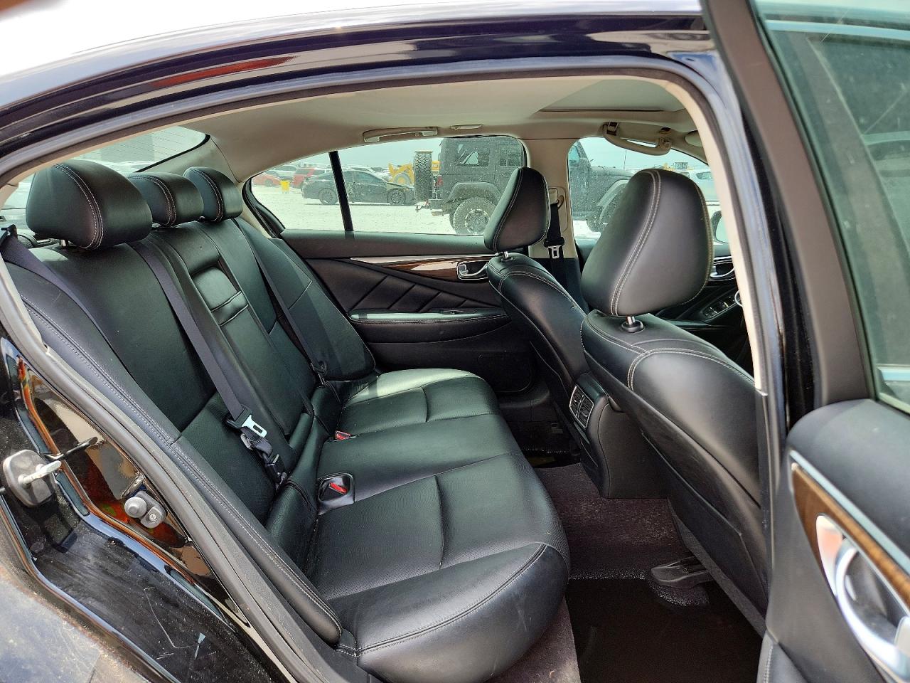 2015 Infiniti Q50 Premium Черный vin: JN1BV7AR5FM407591