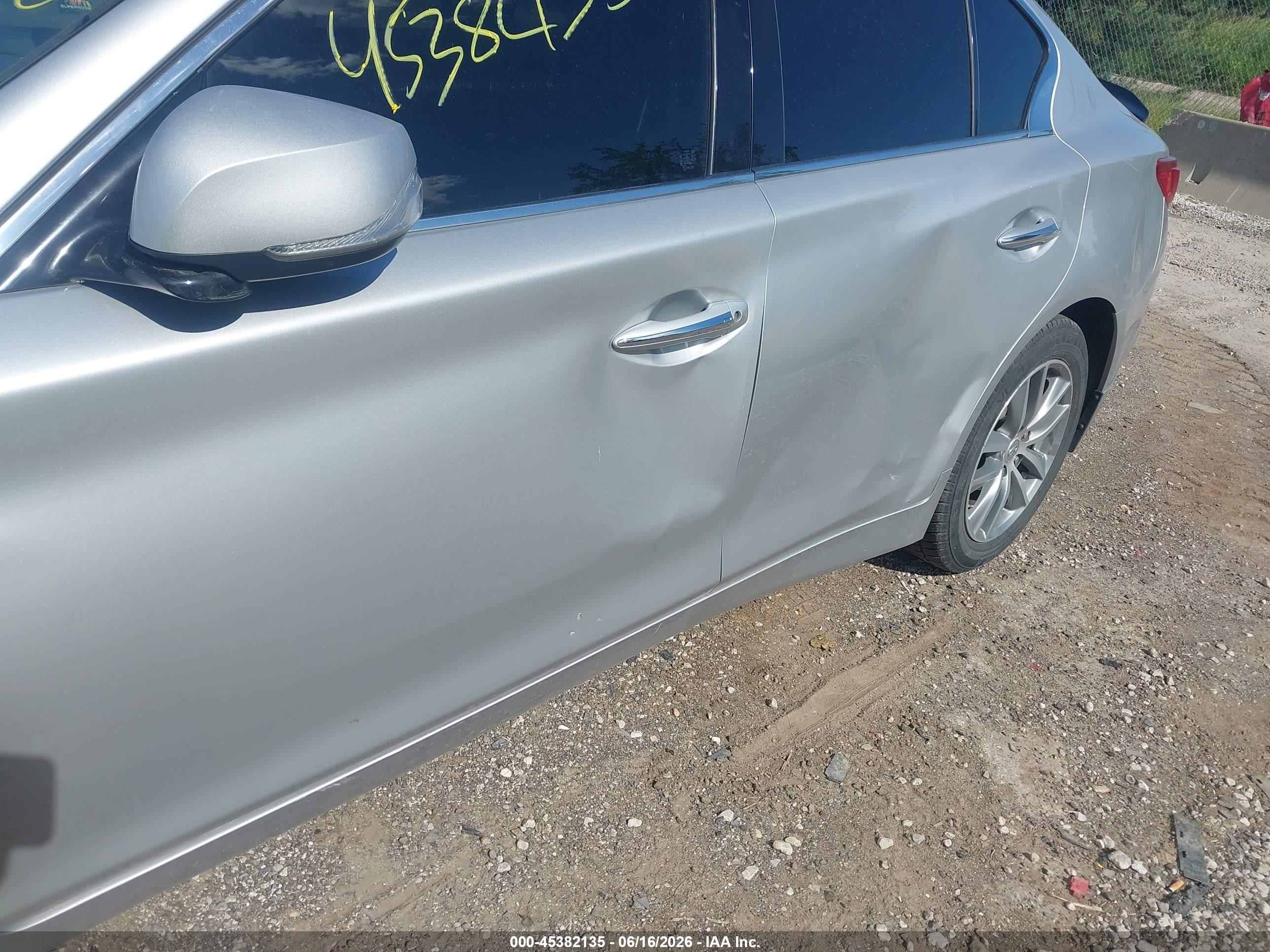 2015 Infiniti Q50 Premium Silver vin: JN1BV7AR5FM411365