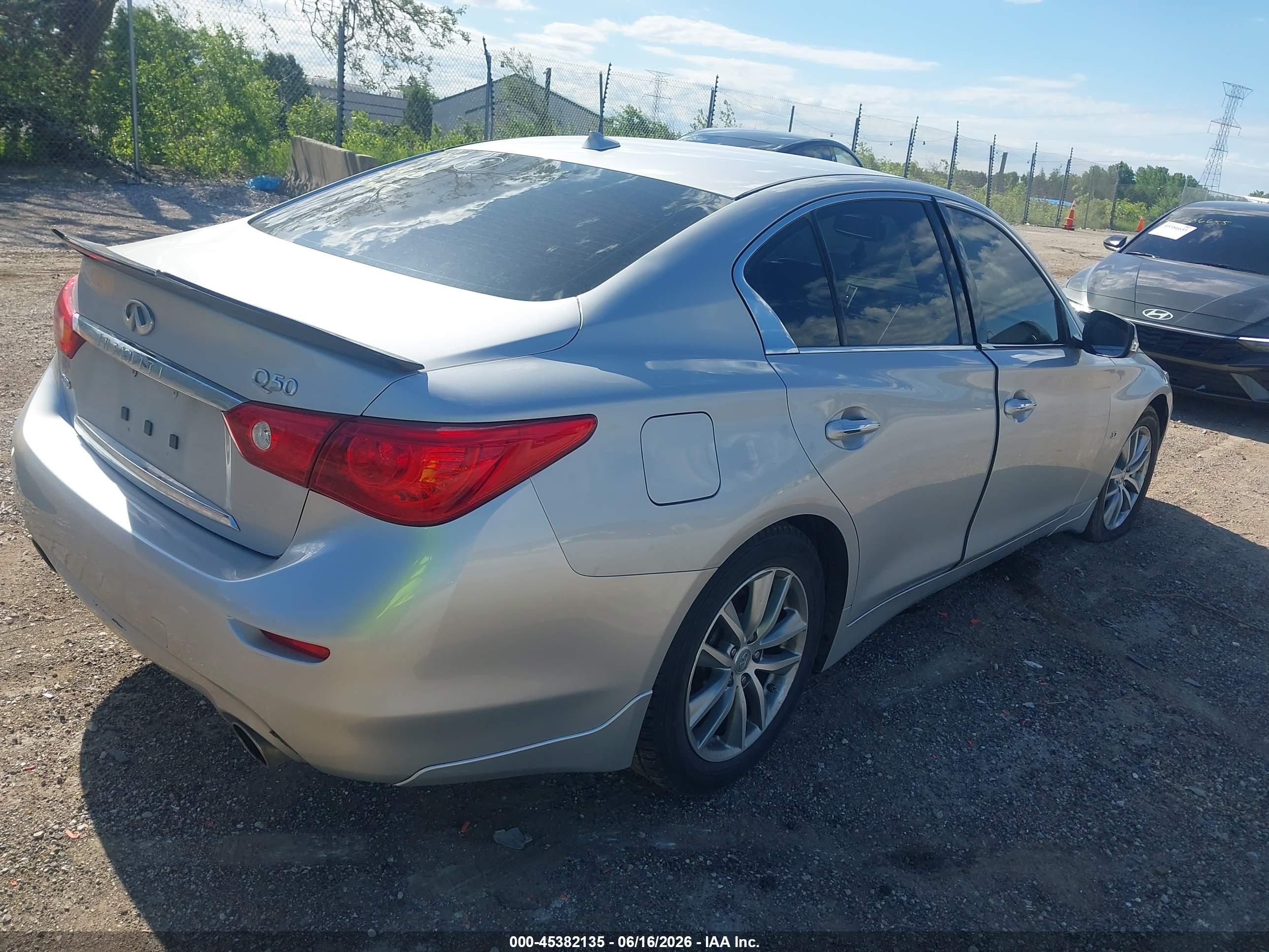 2015 Infiniti Q50 Premium Silver vin: JN1BV7AR5FM411365