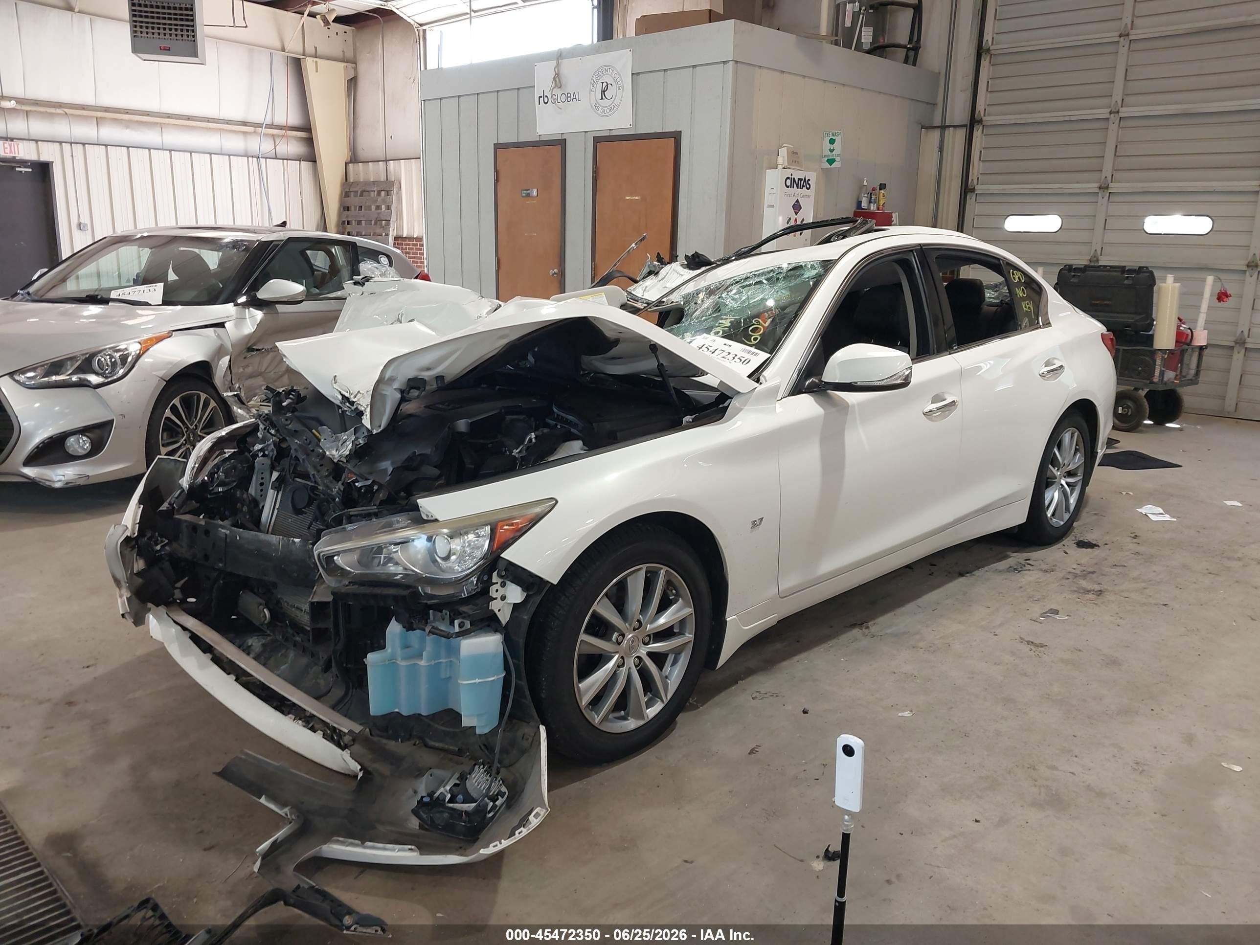 2015 Infiniti Q50 Premium White vin: JN1BV7AR5FM421295