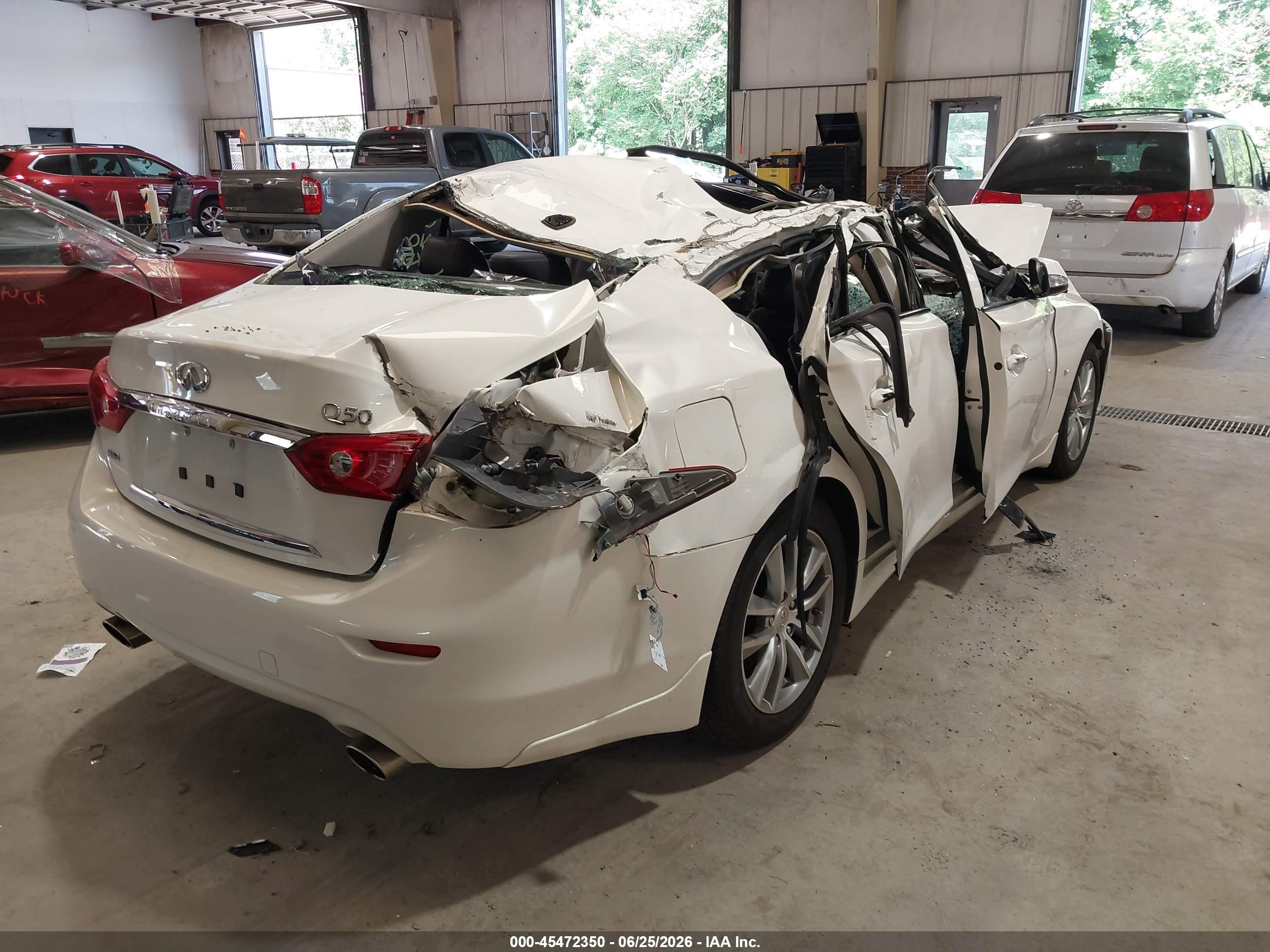 2015 Infiniti Q50 Premium White vin: JN1BV7AR5FM421295