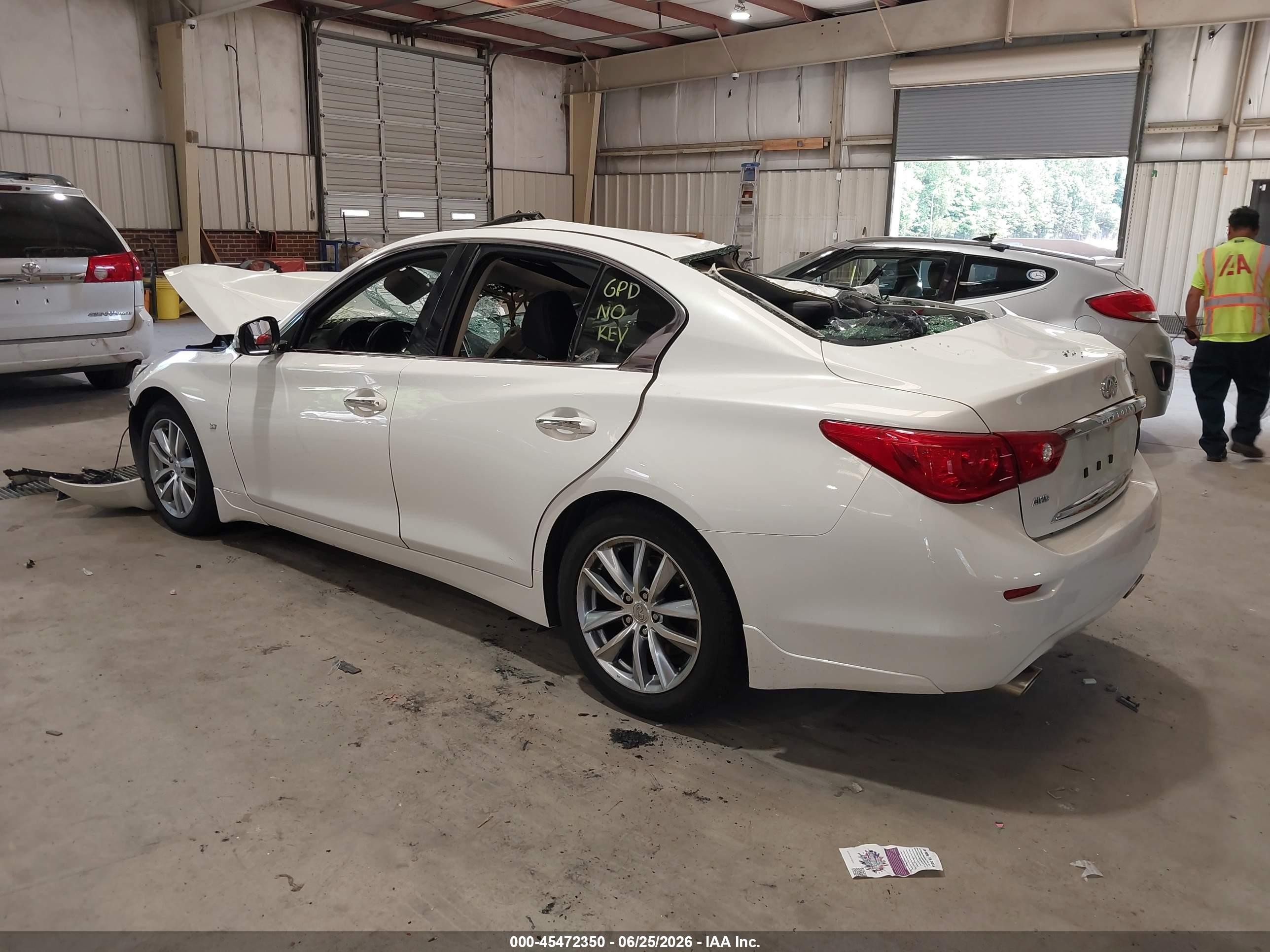 2015 Infiniti Q50 Premium White vin: JN1BV7AR5FM421295