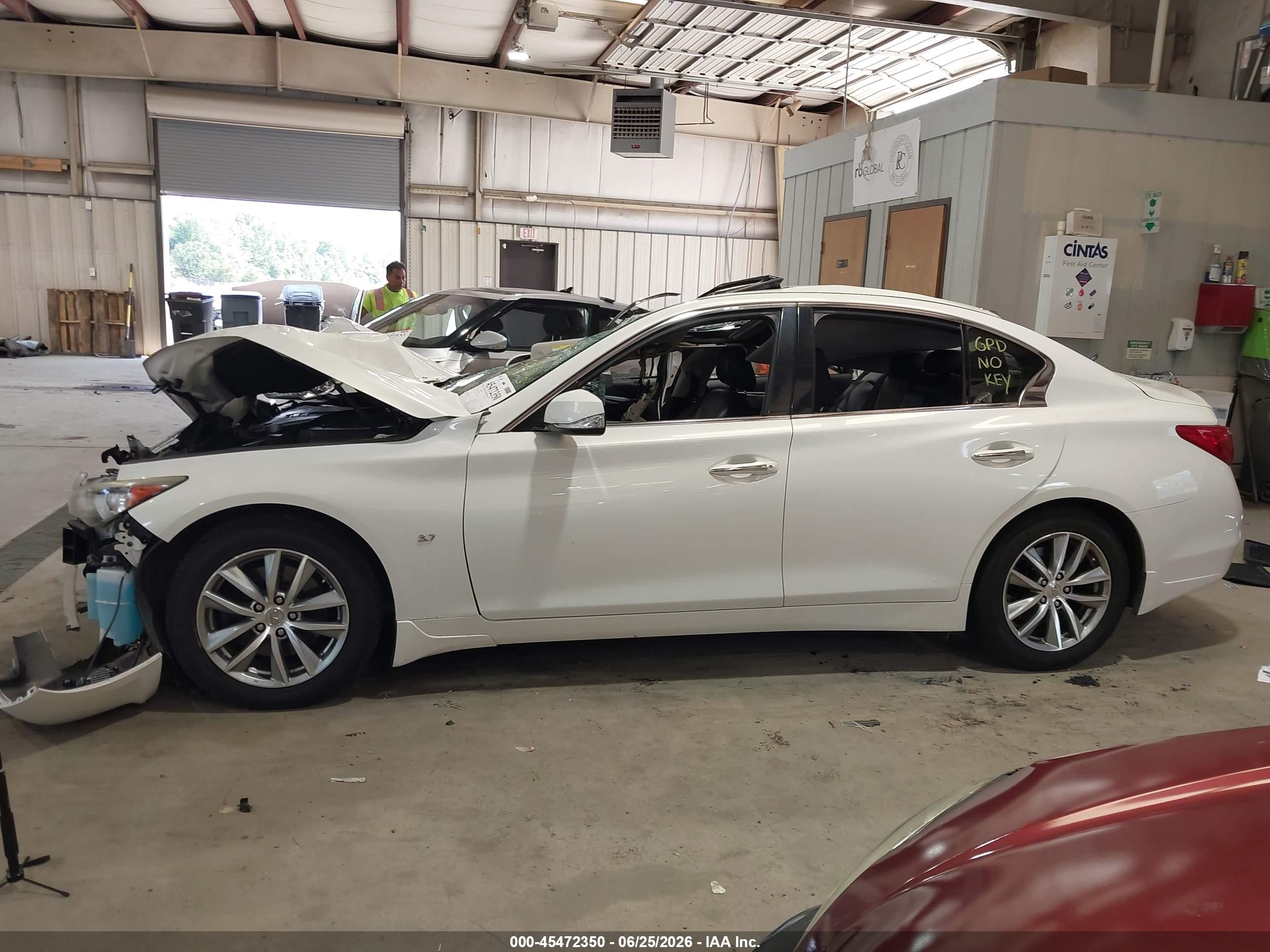 2015 Infiniti Q50 Premium White vin: JN1BV7AR5FM421295